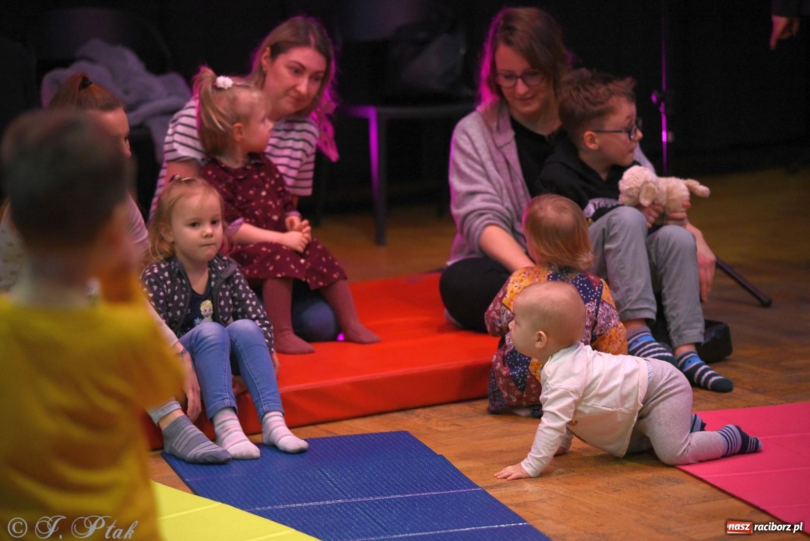 Zdjęcie w galerii na portalu naszraciborz.pl: Maluchy w krainie dźwięku i instrument niespodzianka wiadomości z regionu