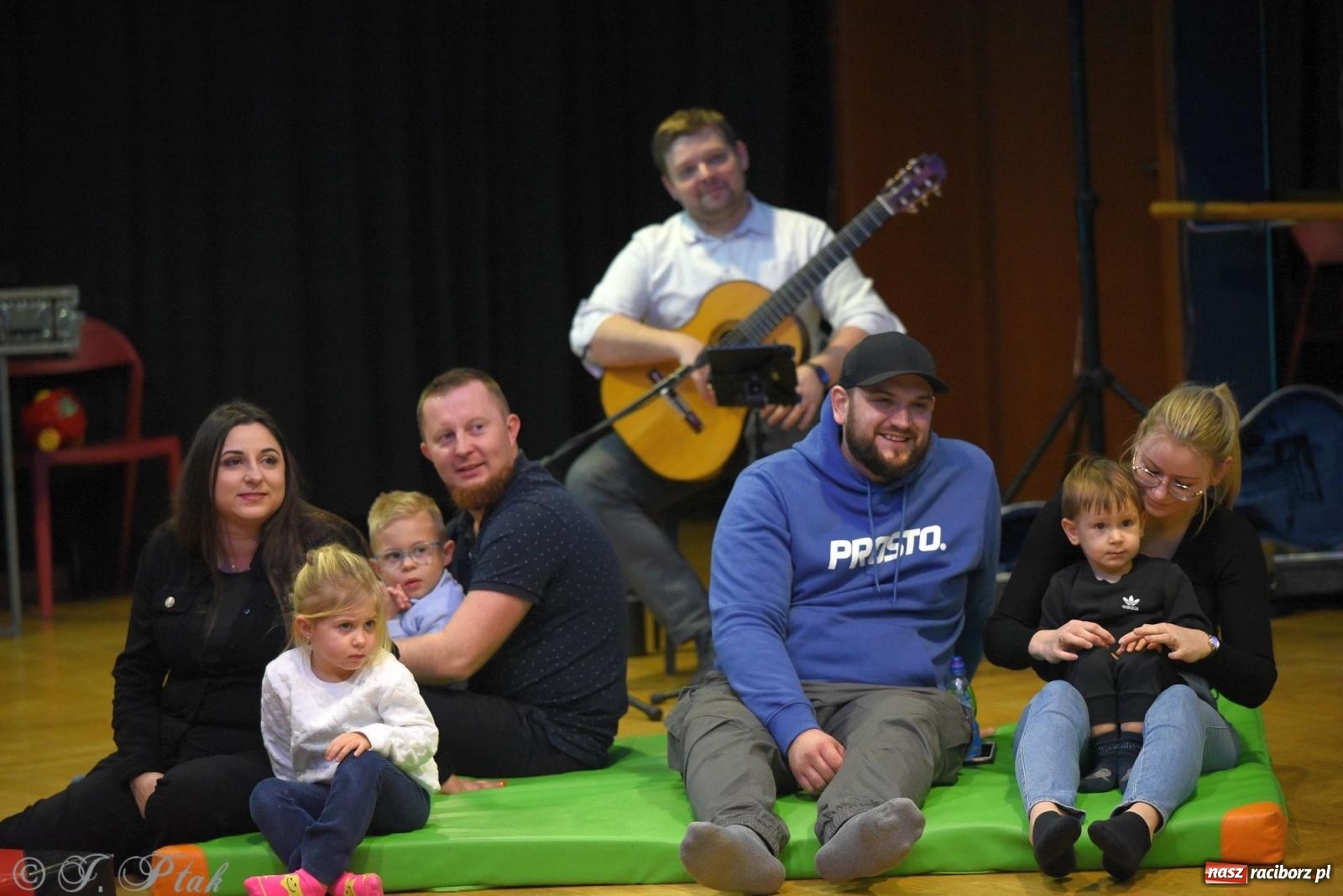 Zdjęcie w galerii na portalu naszraciborz.pl: Maluchy w krainie dźwięku i instrument niespodzianka wiadomości z regionu