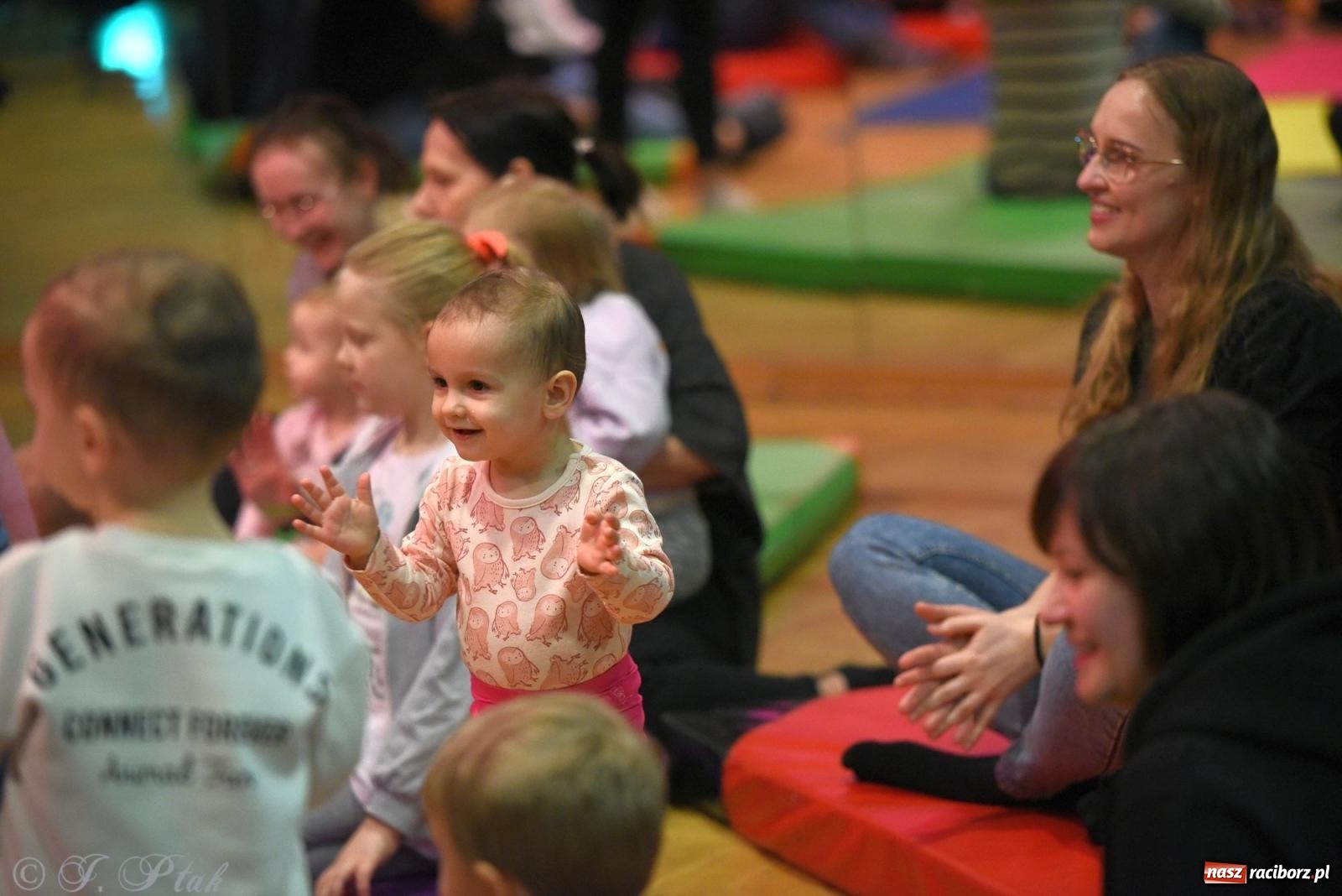 Zdjęcie w galerii na portalu naszraciborz.pl: Maluchy w krainie dźwięku i instrument niespodzianka wiadomości z regionu