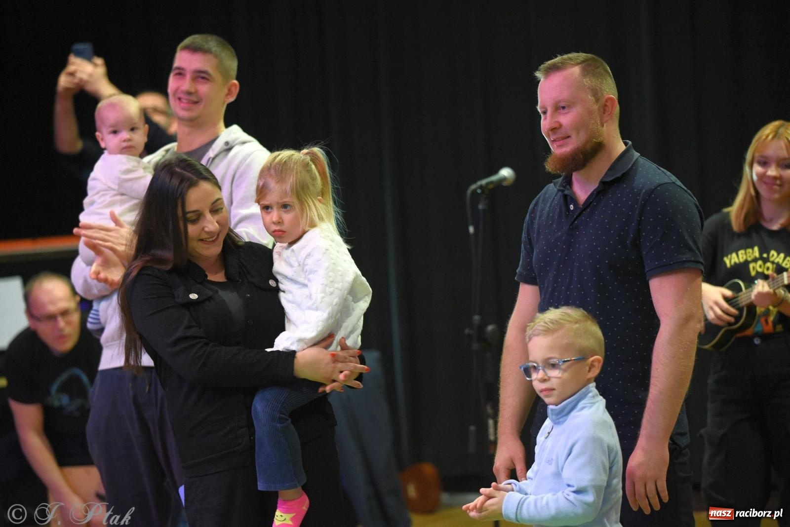 Zdjęcie w galerii na portalu naszraciborz.pl: Maluchy w krainie dźwięku i instrument niespodzianka wiadomości z regionu