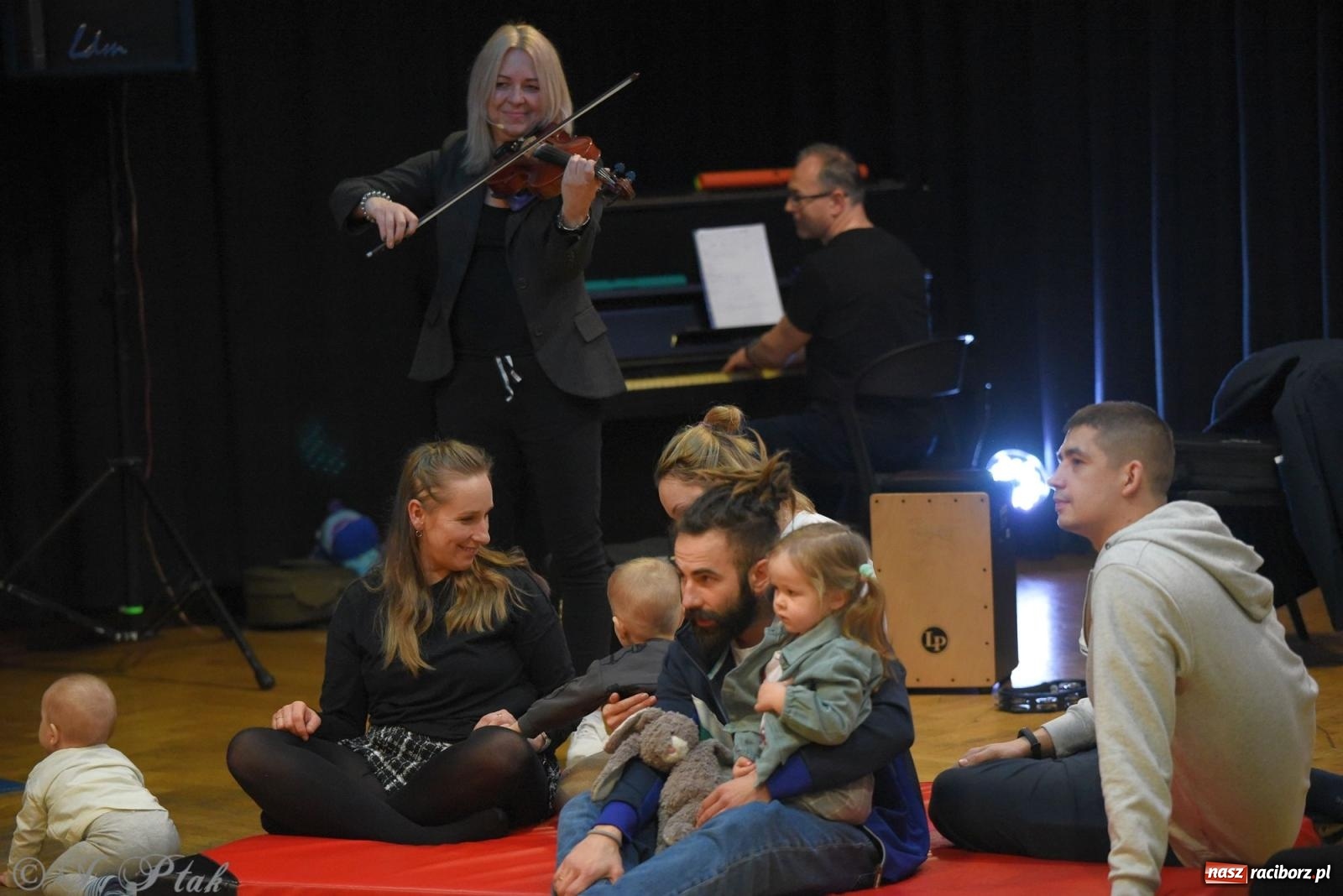 Zdjęcie w galerii na portalu naszraciborz.pl: Maluchy w krainie dźwięku i instrument niespodzianka wiadomości z regionu