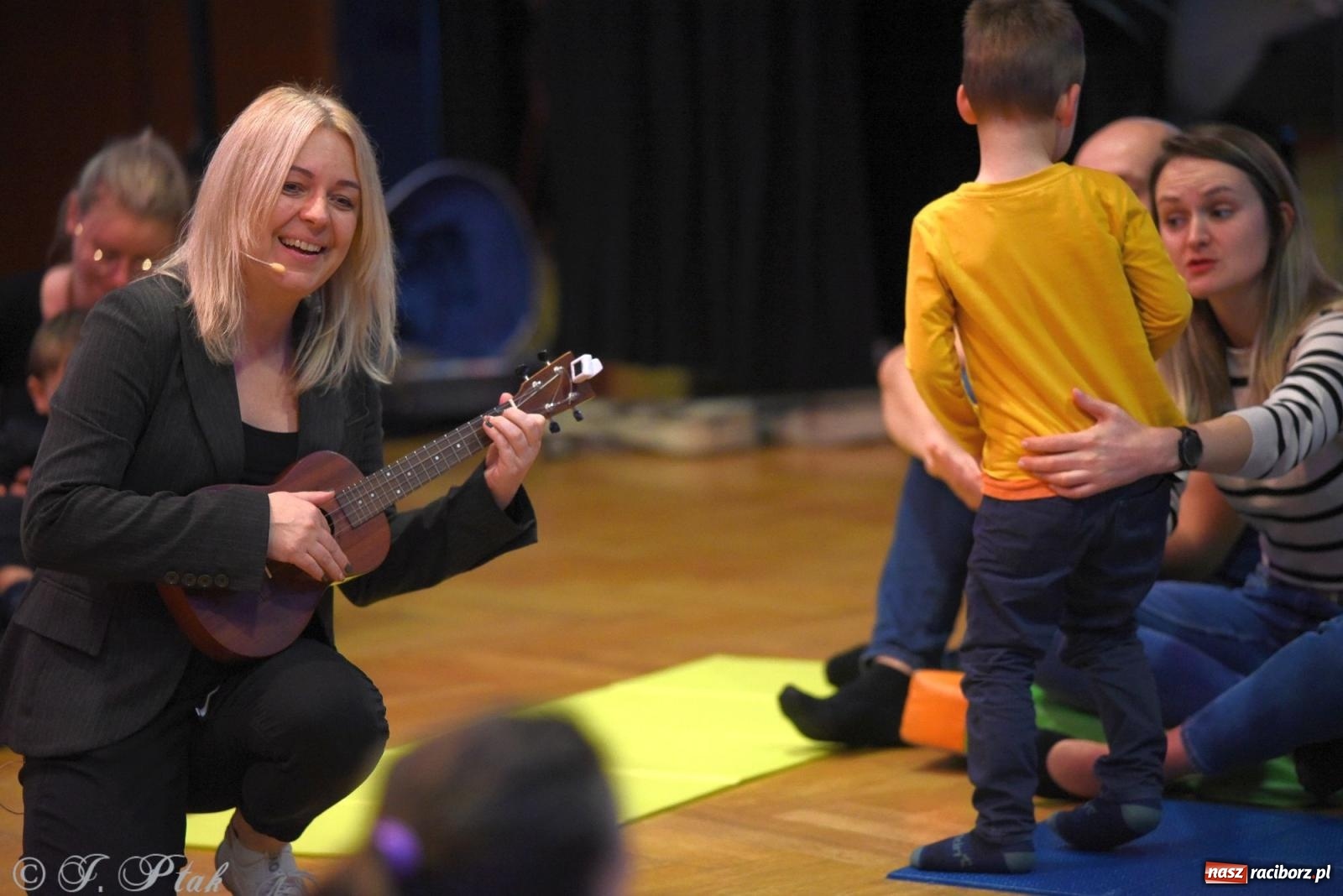 Zdjęcie w galerii na portalu naszraciborz.pl: Maluchy w krainie dźwięku i instrument niespodzianka wiadomości z regionu