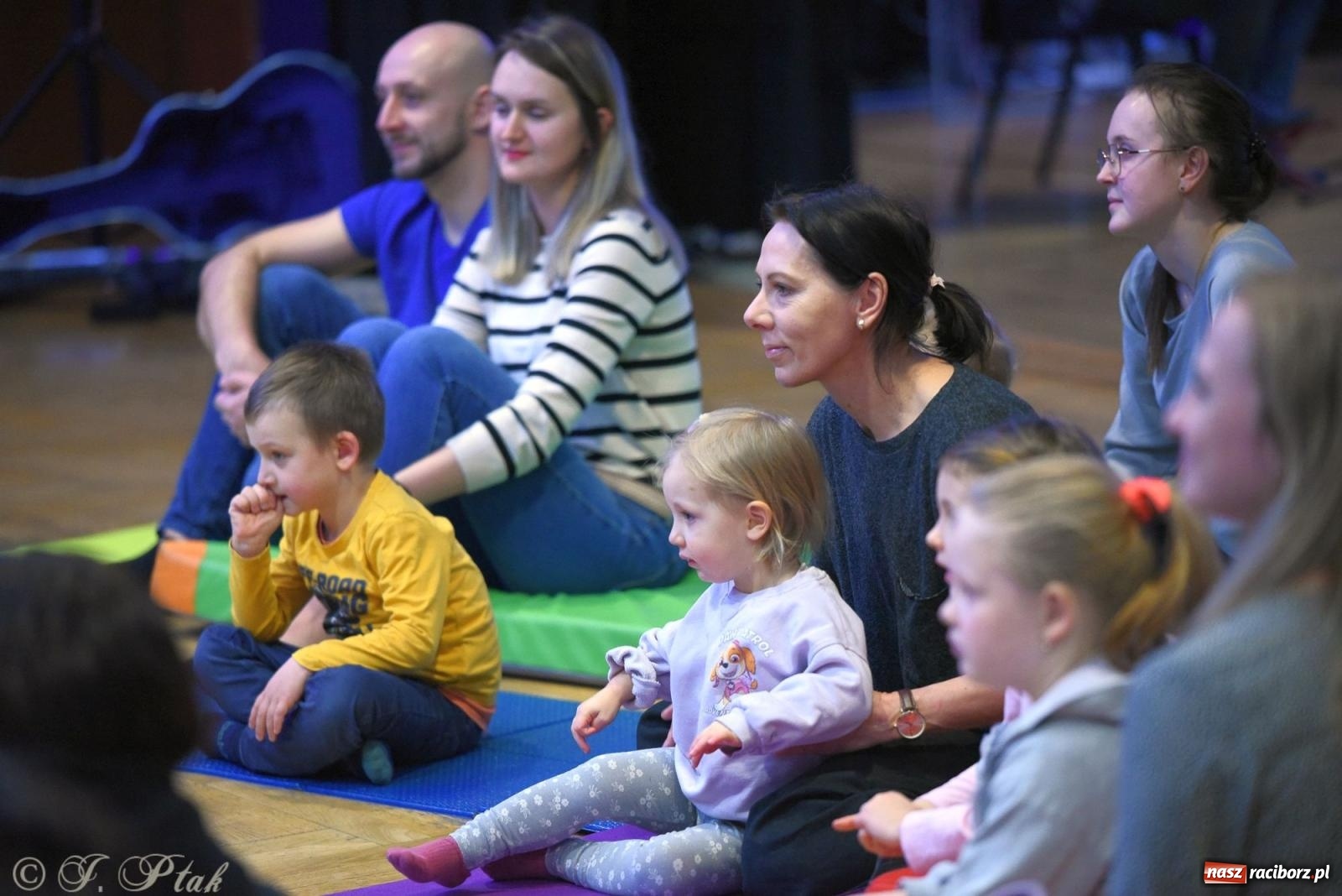 Zdjęcie w galerii na portalu naszraciborz.pl: Maluchy w krainie dźwięku i instrument niespodzianka wiadomości z regionu