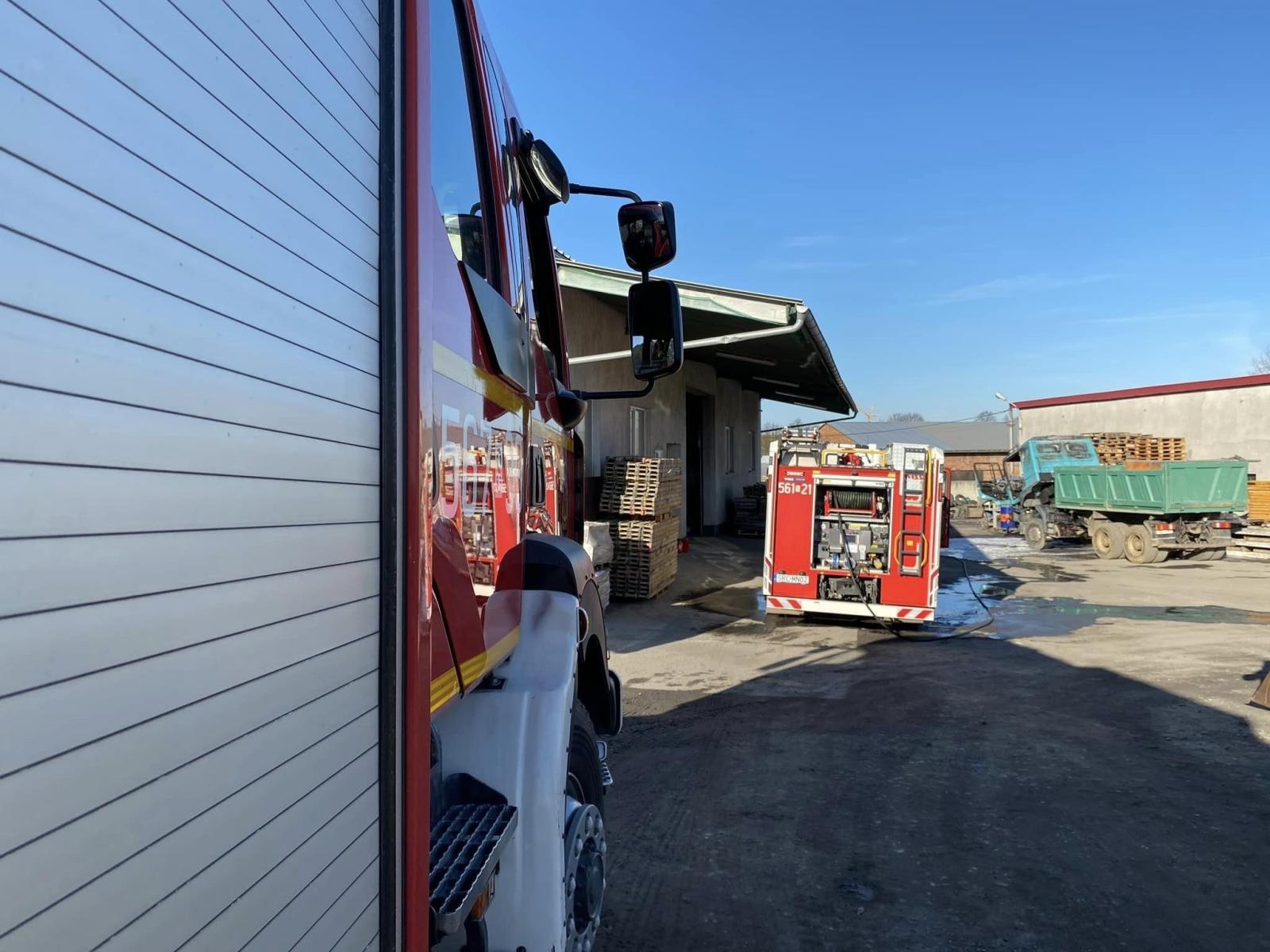 Zdjęcie w galerii na portalu naszraciborz.pl: Ciężarówka w ogniu w Pawłowie wiadomości z regionu