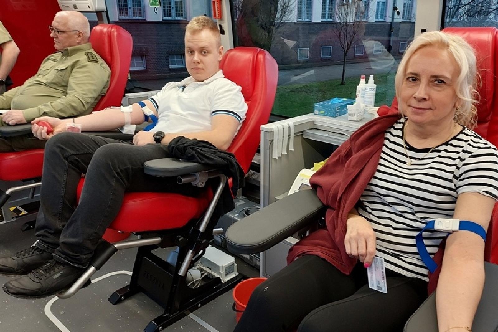 Zdjęcie w galerii na portalu naszraciborz.pl: Śląscy pogranicznicy nie żałują krwi wiadomości z regionu