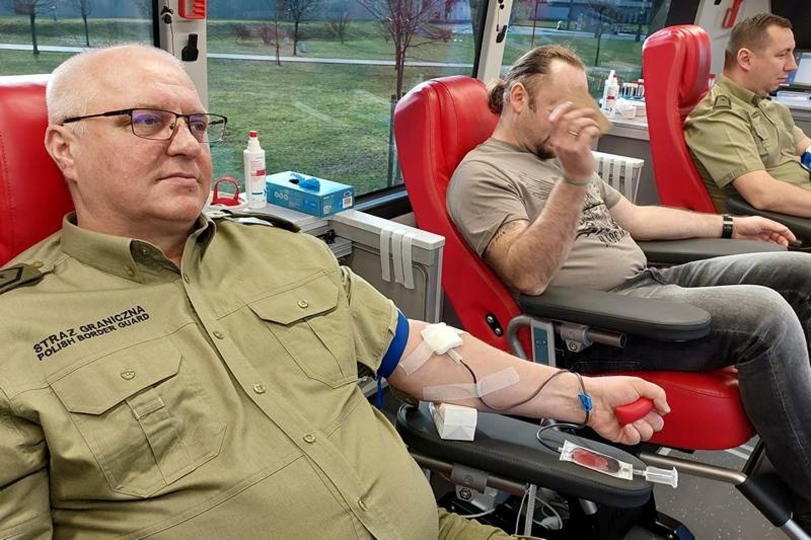 Zdjęcie w galerii na portalu naszraciborz.pl: Śląscy pogranicznicy nie żałują krwi wiadomości z regionu