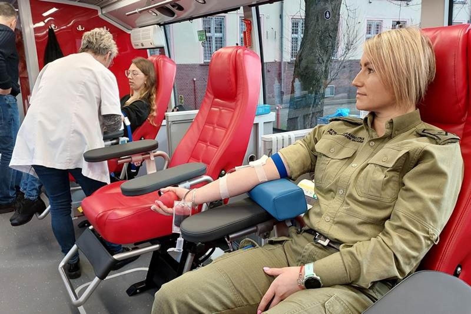 Zdjęcie w galerii na portalu naszraciborz.pl: Śląscy pogranicznicy nie żałują krwi wiadomości z regionu