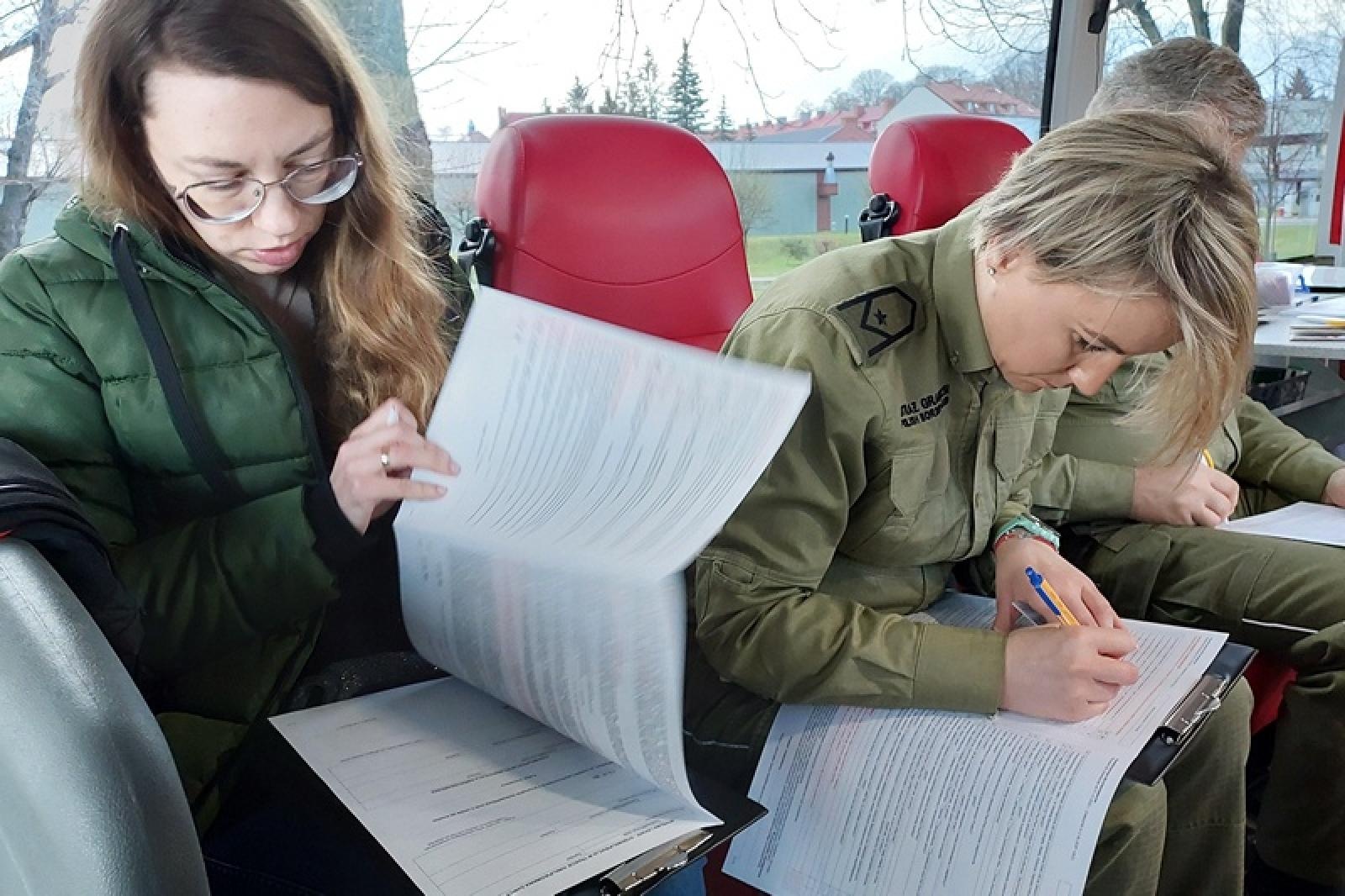 Zdjęcie w galerii na portalu naszraciborz.pl: Śląscy pogranicznicy nie żałują krwi wiadomości z regionu