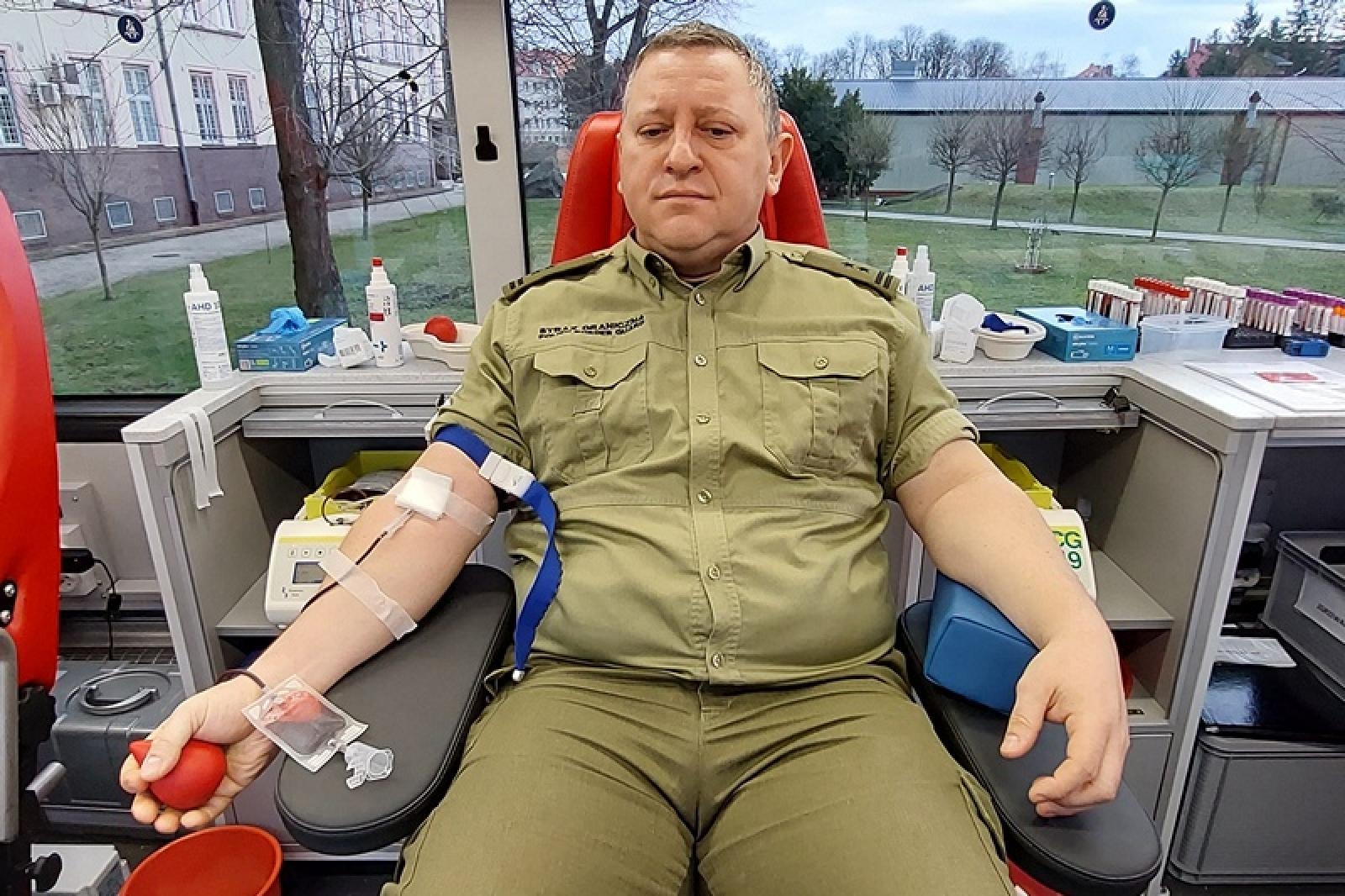 Zdjęcie w galerii na portalu naszraciborz.pl: Śląscy pogranicznicy nie żałują krwi wiadomości z regionu