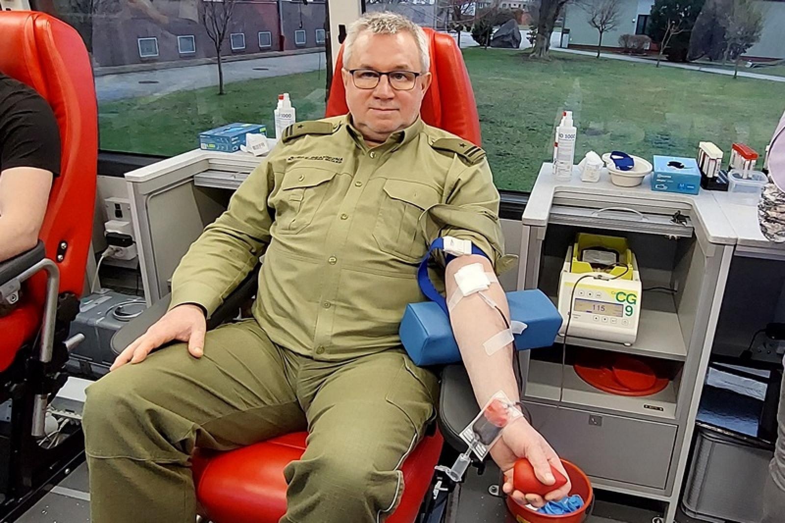 Zdjęcie w galerii na portalu naszraciborz.pl: Śląscy pogranicznicy nie żałują krwi wiadomości z regionu