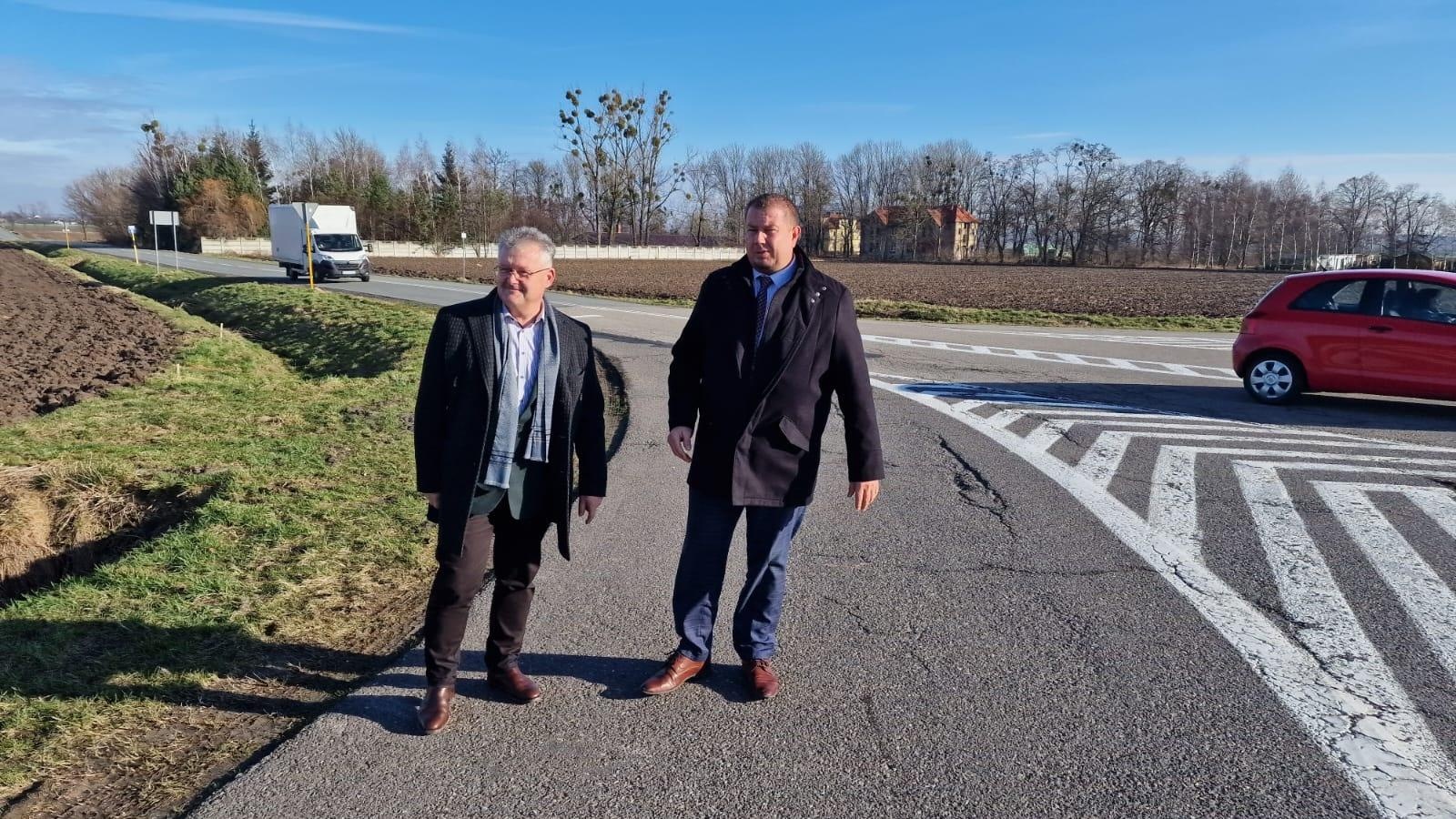 Zdjęcie w galerii na portalu naszraciborz.pl: Jedno z najgroźniejszych skrzyżowań w powiecie zostanie doświetlone wiadomości z regionu