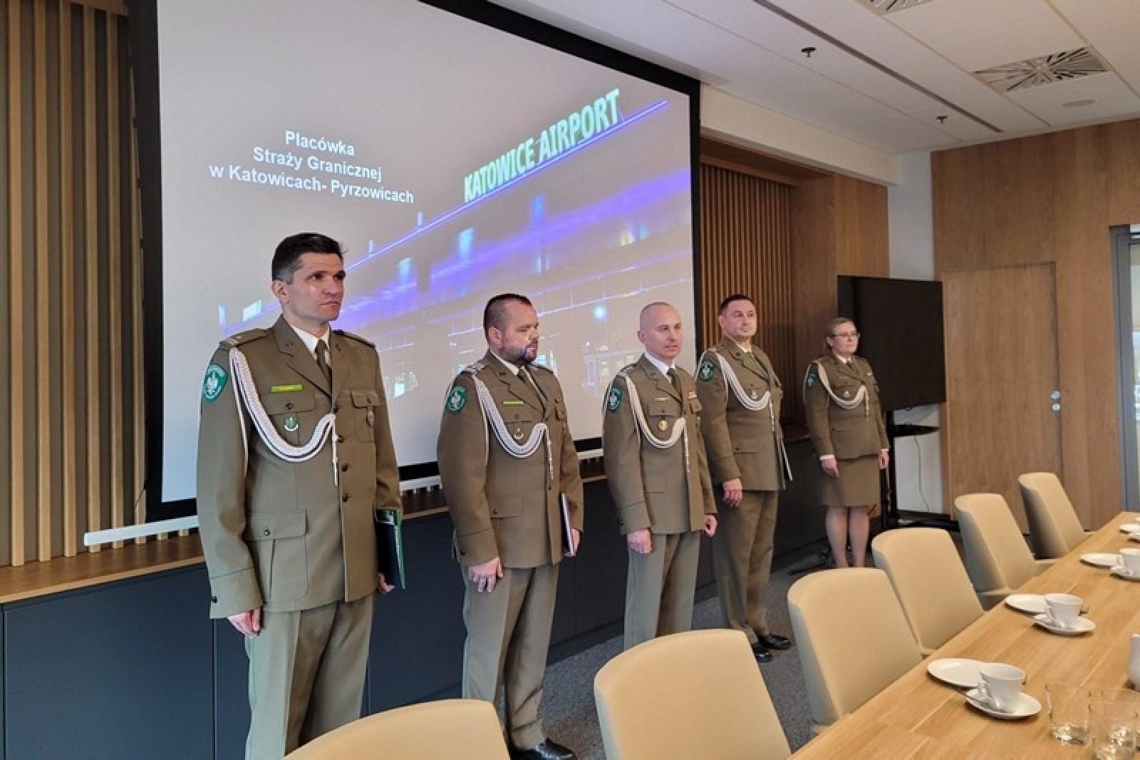 Zdjęcie w galerii na portalu naszraciborz.pl: Zmiany kadrowe w Śląskim Oddziale SG w Raciborzu wiadomości z regionu