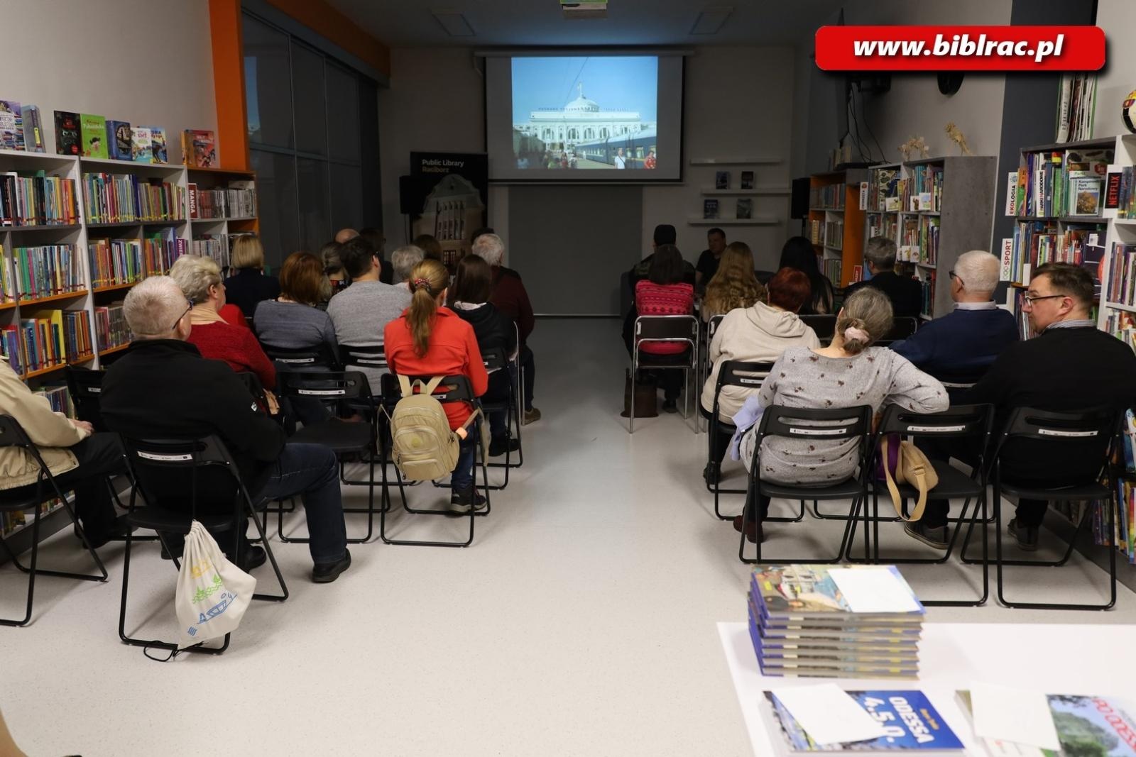 Zdjęcie w galerii na portalu naszraciborz.pl: Sekrety Odessy z Borysem Tynką w raciborskiej bibliotece wiadomości z regionu