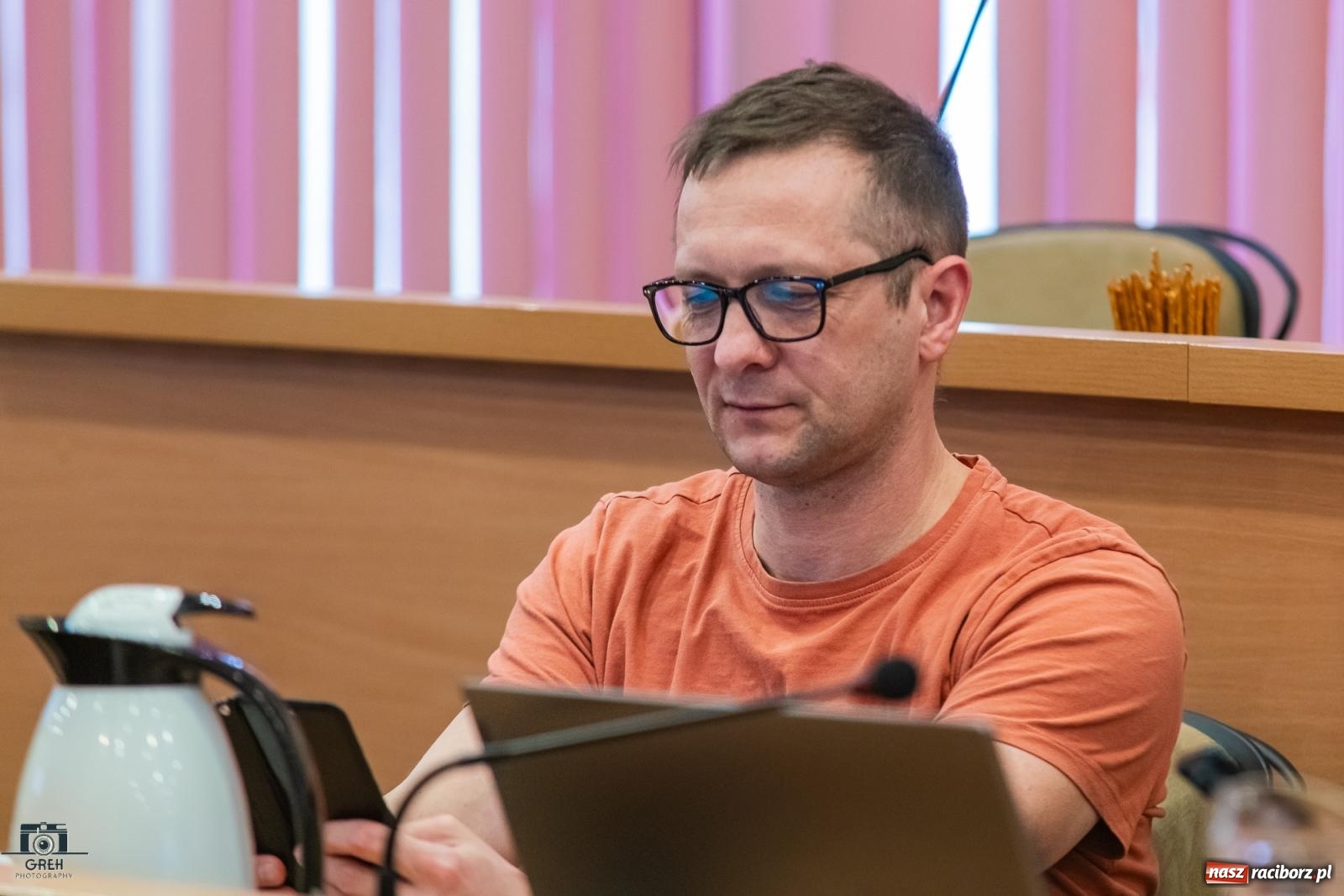 Zdjęcie w galerii na portalu naszraciborz.pl: Hałas, smród i brud. Mieszkańcy Ostroga przyszli ze skargą do radnych wiadomości z regionu