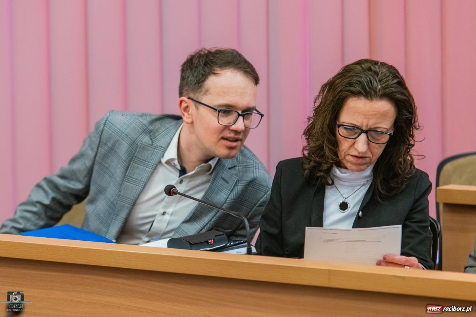 Zdjęcie w galerii na portalu naszraciborz.pl: Hałas, smród i brud. Mieszkańcy Ostroga przyszli ze skargą do radnych wiadomości z regionu