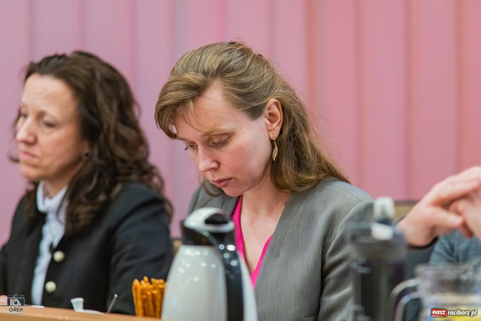 Zdjęcie w galerii na portalu naszraciborz.pl: Hałas, smród i brud. Mieszkańcy Ostroga przyszli ze skargą do radnych wiadomości z regionu