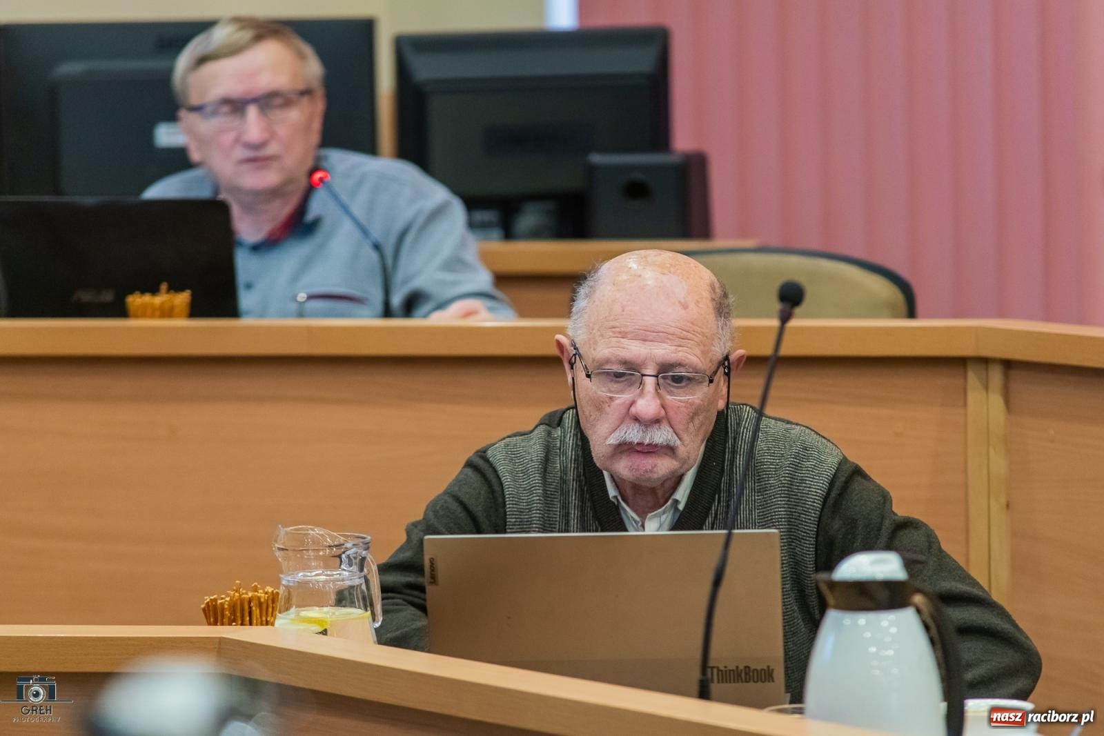 Zdjęcie w galerii na portalu naszraciborz.pl: Hałas, smród i brud. Mieszkańcy Ostroga przyszli ze skargą do radnych wiadomości z regionu