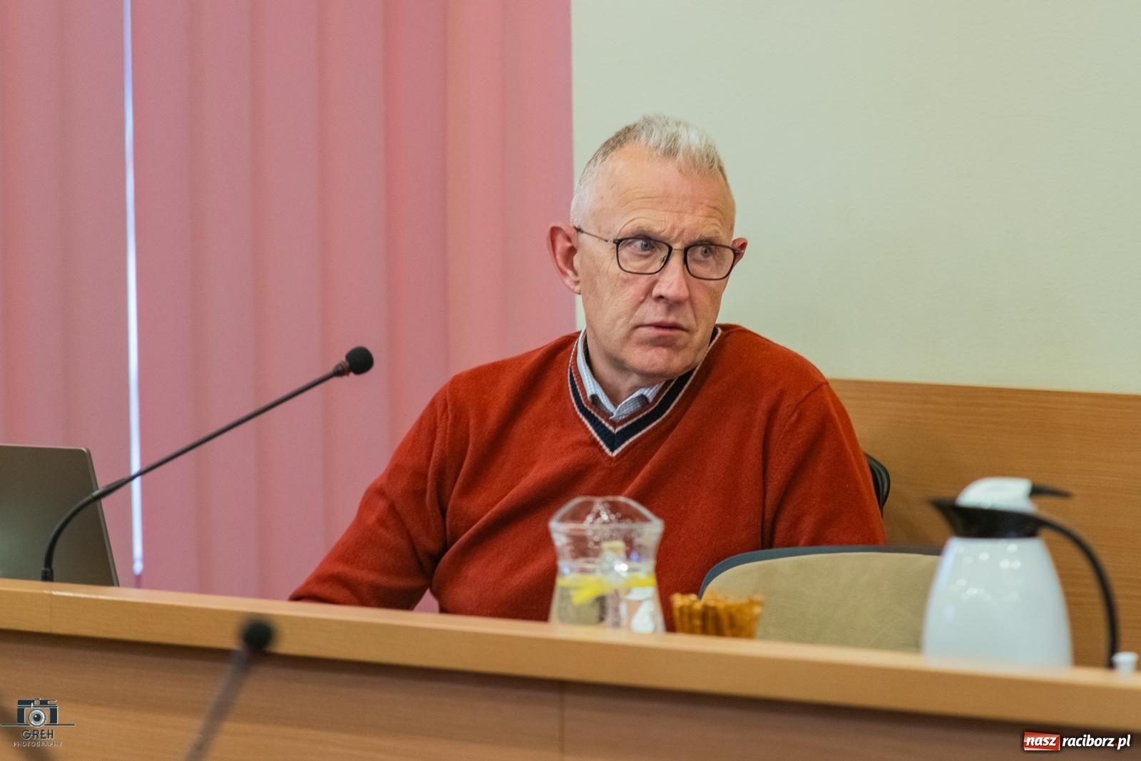 Zdjęcie w galerii na portalu naszraciborz.pl: Hałas, smród i brud. Mieszkańcy Ostroga przyszli ze skargą do radnych wiadomości z regionu