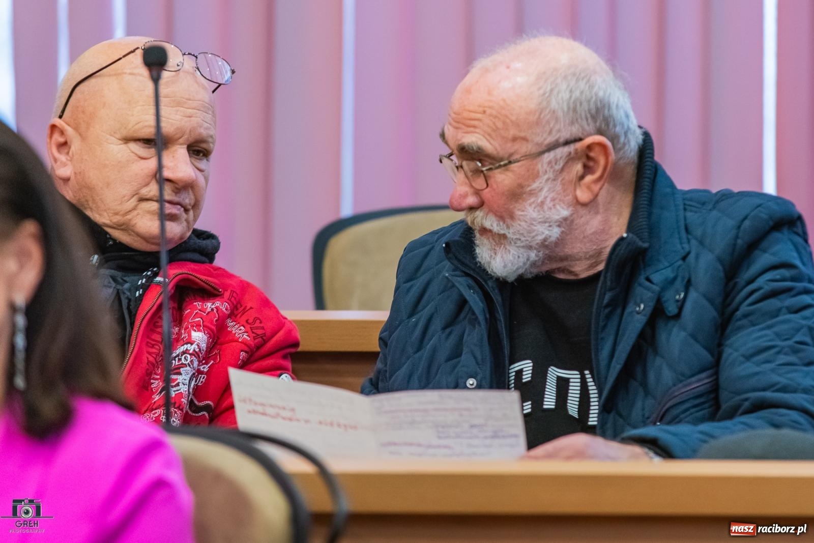 Zdjęcie w galerii na portalu naszraciborz.pl: Hałas, smród i brud. Mieszkańcy Ostroga przyszli ze skargą do radnych wiadomości z regionu