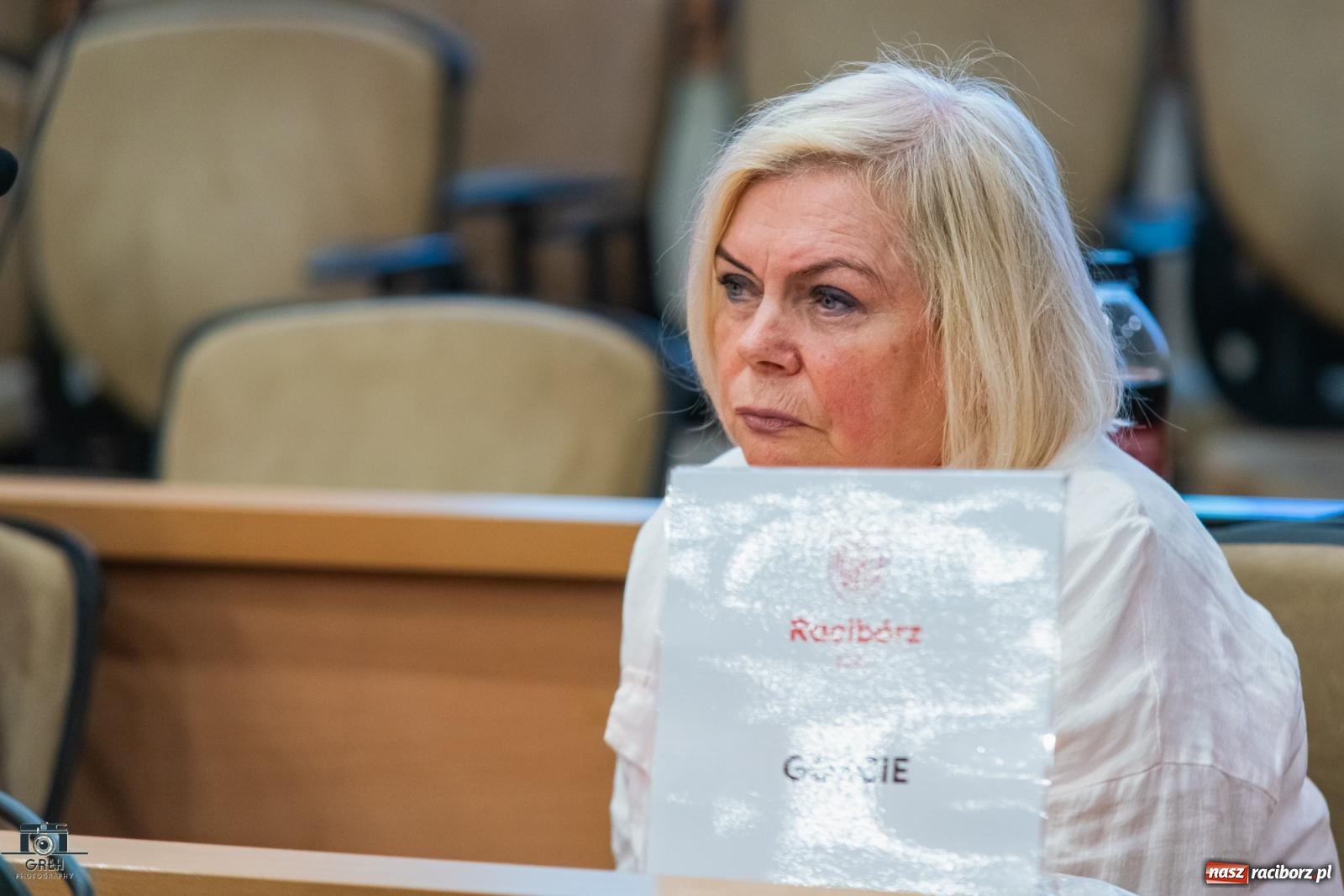 Zdjęcie w galerii na portalu naszraciborz.pl: Hałas, smród i brud. Mieszkańcy Ostroga przyszli ze skargą do radnych wiadomości z regionu