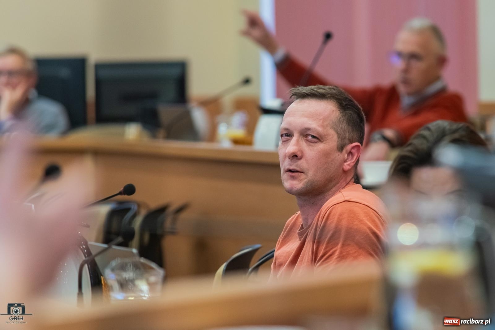 Zdjęcie w galerii na portalu naszraciborz.pl: Hałas, smród i brud. Mieszkańcy Ostroga przyszli ze skargą do radnych wiadomości z regionu