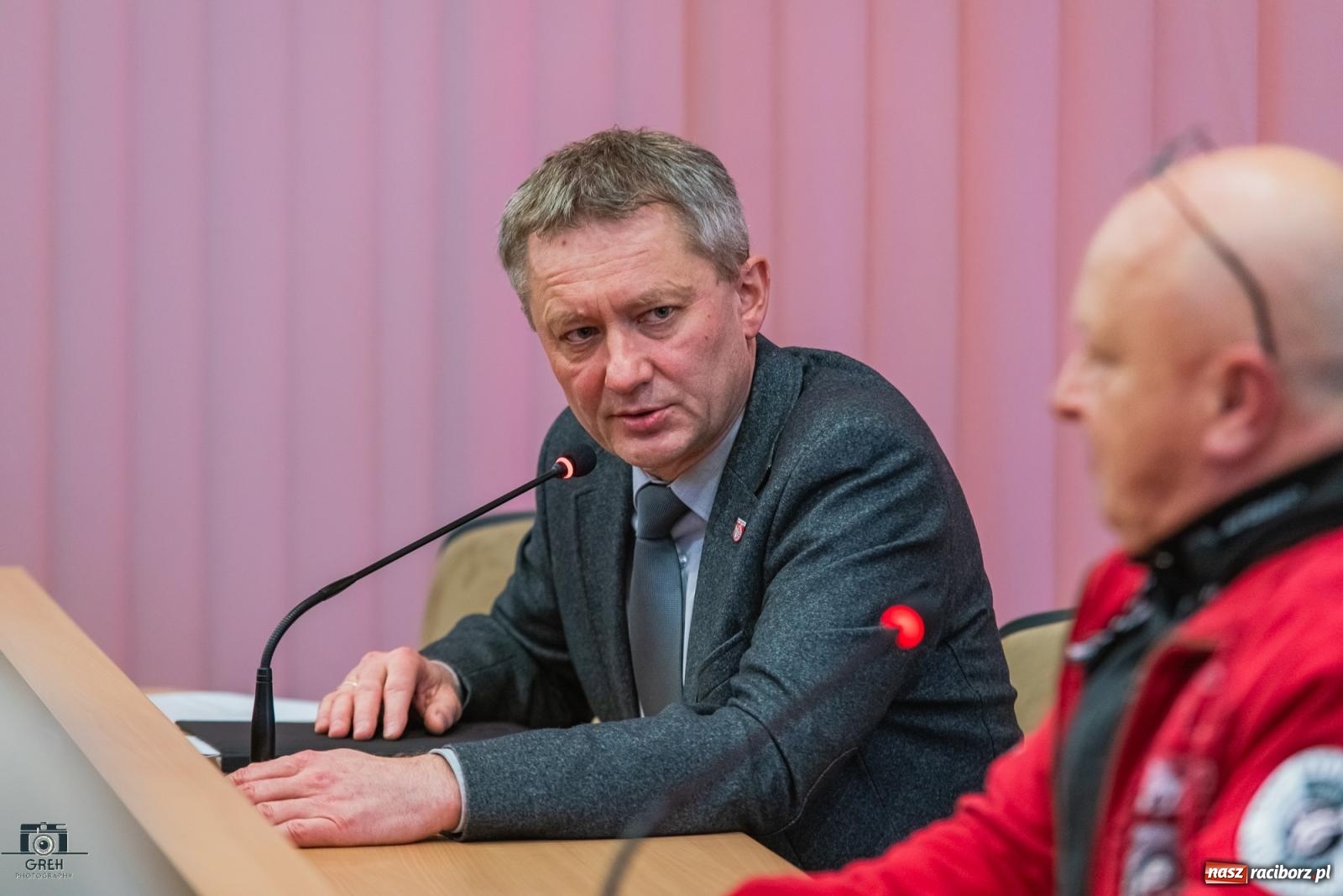 Zdjęcie w galerii na portalu naszraciborz.pl: Hałas, smród i brud. Mieszkańcy Ostroga przyszli ze skargą do radnych wiadomości z regionu