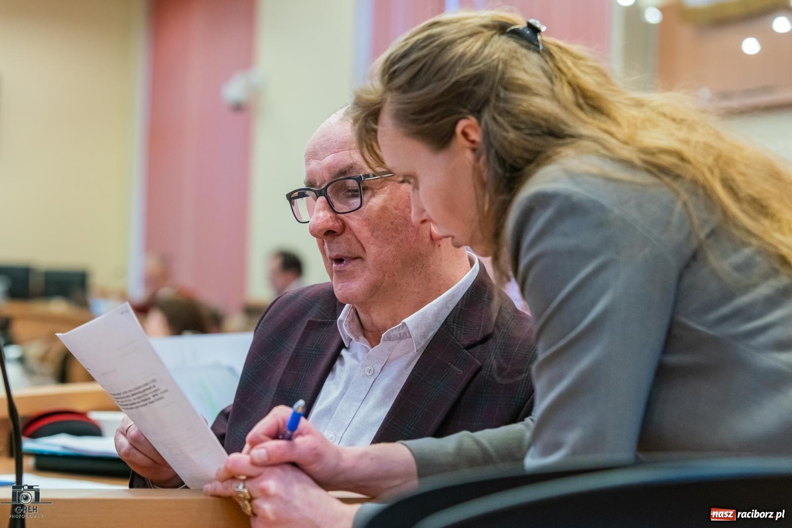 Zdjęcie w galerii na portalu naszraciborz.pl: Hałas, smród i brud. Mieszkańcy Ostroga przyszli ze skargą do radnych wiadomości z regionu