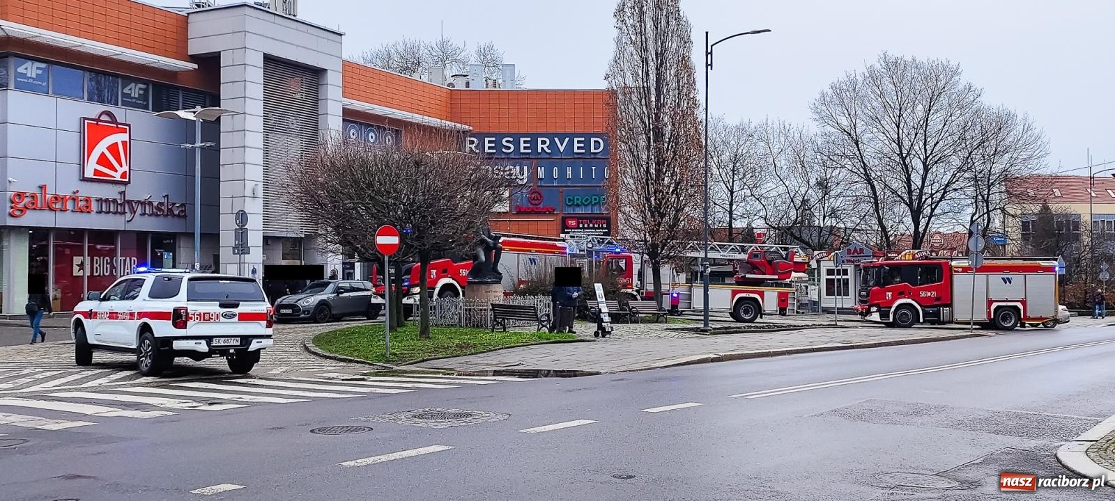Zdjęcie w galerii na portalu naszraciborz.pl: Pięć zastępów w akcji przy Mickiewicza [FOTO] wiadomości z regionu