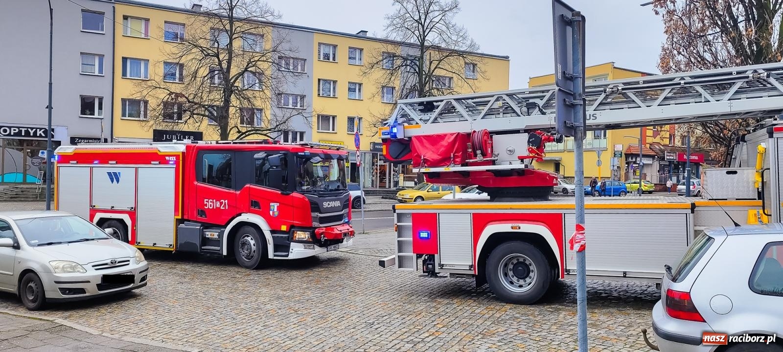 Zdjęcie w galerii na portalu naszraciborz.pl: Pięć zastępów w akcji przy Mickiewicza [FOTO] wiadomości z regionu