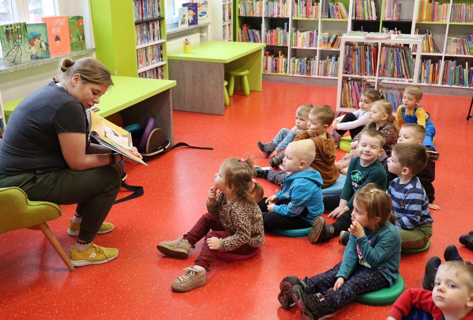 Zdjęcie w galerii na portalu naszraciborz.pl: Lekcje inne niż wszystkie, czyli zajęcia edukacyjne w raciborskiej bibliotece wiadomości z regionu