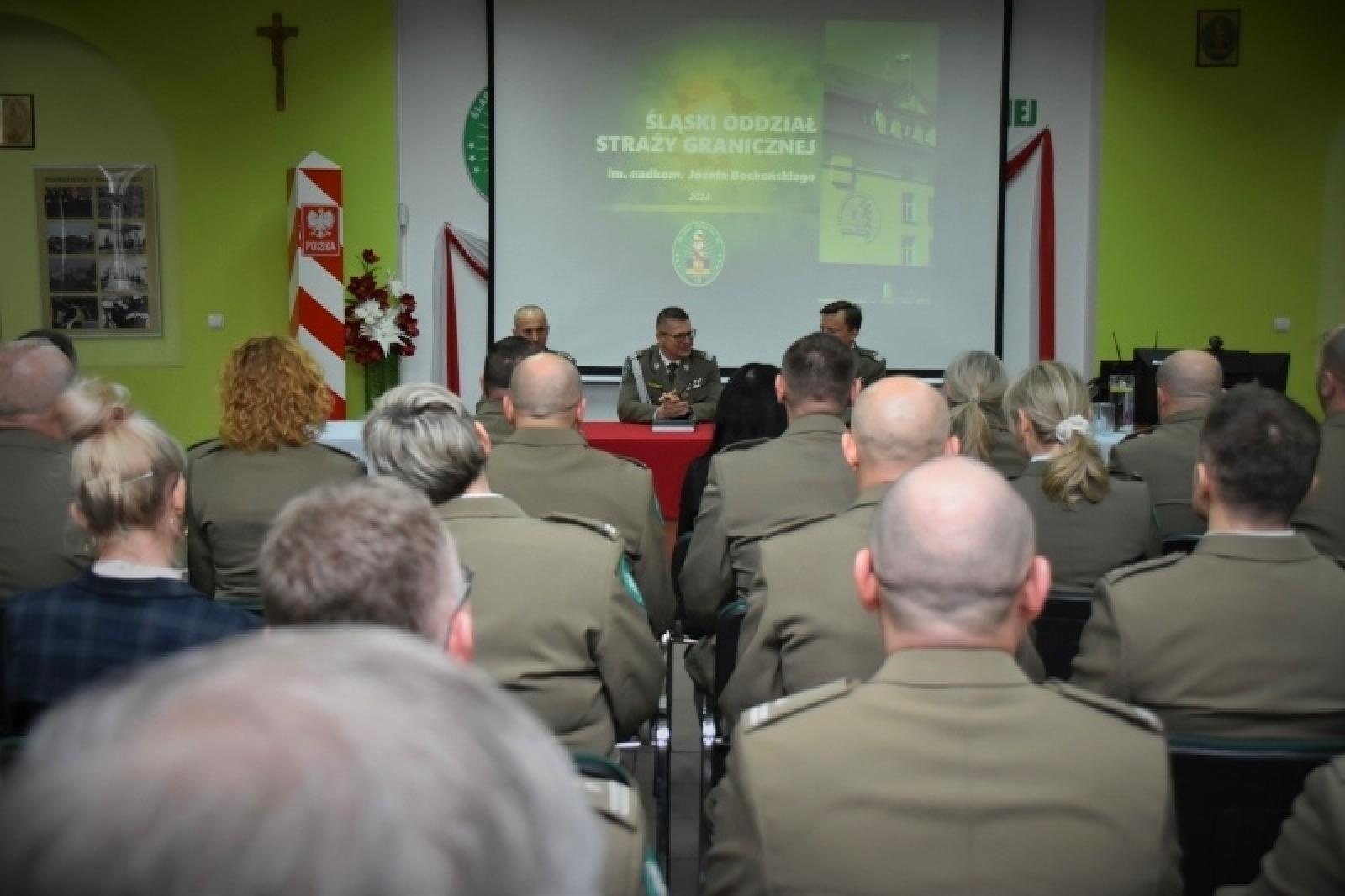 Zdjęcie w galerii na portalu naszraciborz.pl: Zastępca komendanta głównego SG w Raciborzu wiadomości z regionu