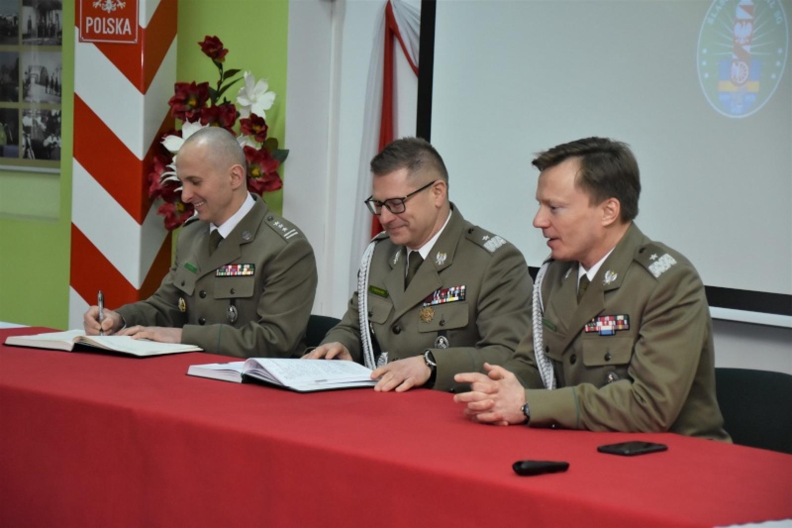 Zdjęcie w galerii na portalu naszraciborz.pl: Zastępca komendanta głównego SG w Raciborzu wiadomości z regionu