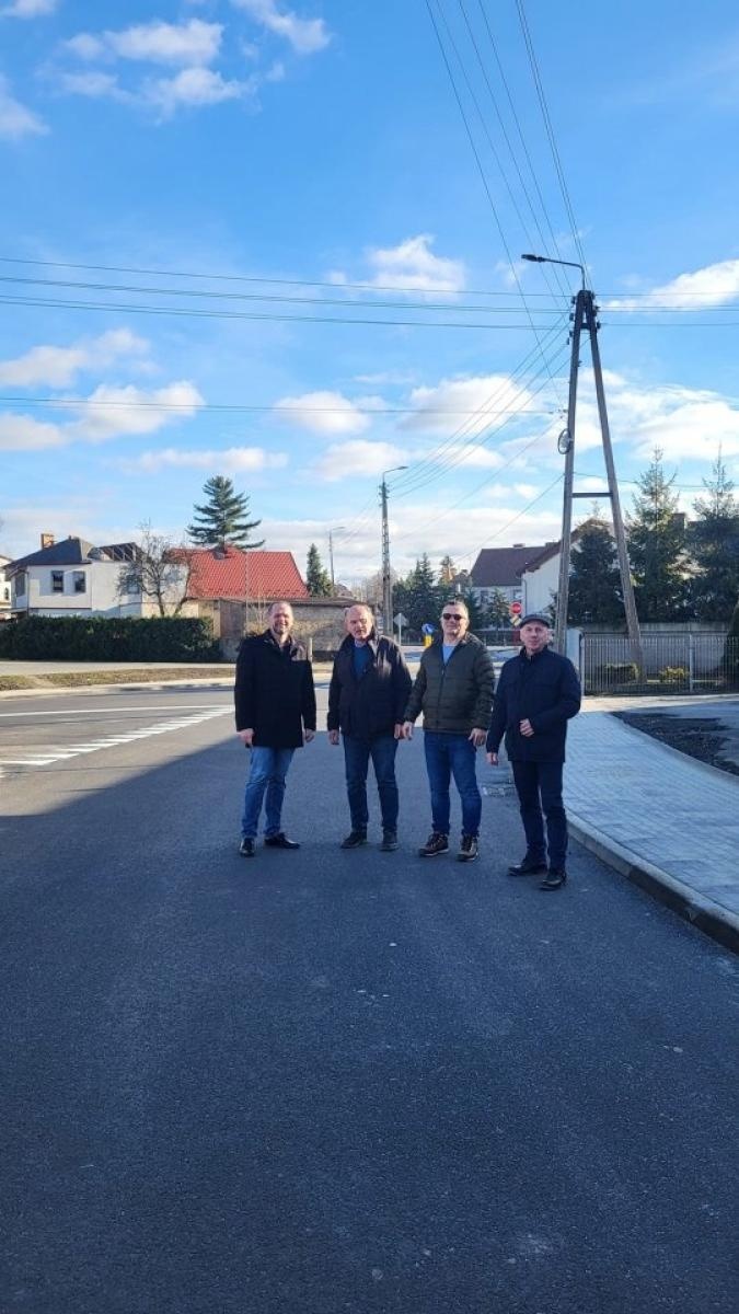 Zdjęcie w galerii na portalu naszraciborz.pl: W Krzanowicach zakończono remont Zawadzkiego i Sikorskiego wiadomości z regionu