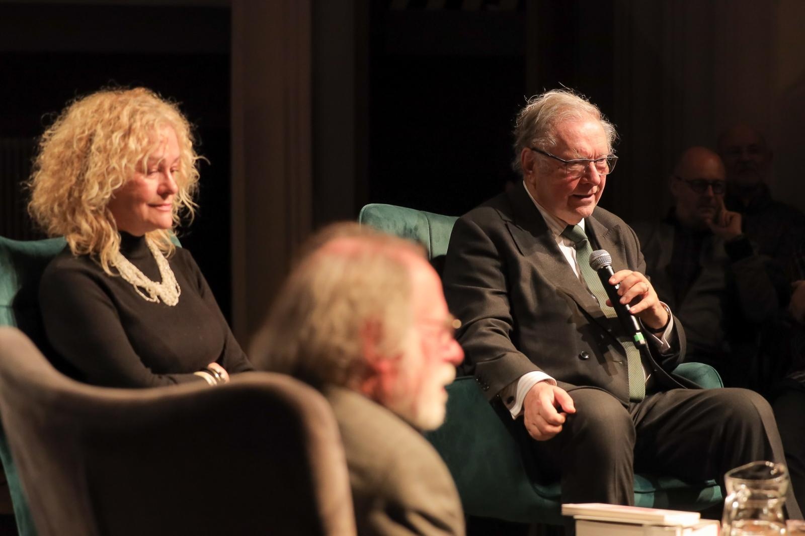 Zdjęcie w galerii na portalu naszraciborz.pl: Zanussi po raz kolejny w Raciborzu. Wokół książki Barbary Gruszki-Zych Moi ważni wiadomości z regionu