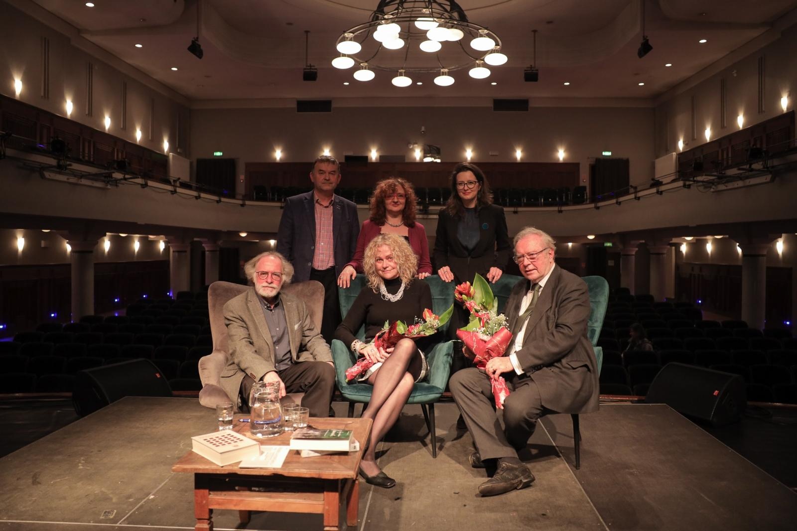 Zdjęcie w galerii na portalu naszraciborz.pl: Zanussi po raz kolejny w Raciborzu. Wokół książki Barbary Gruszki-Zych Moi ważni wiadomości z regionu