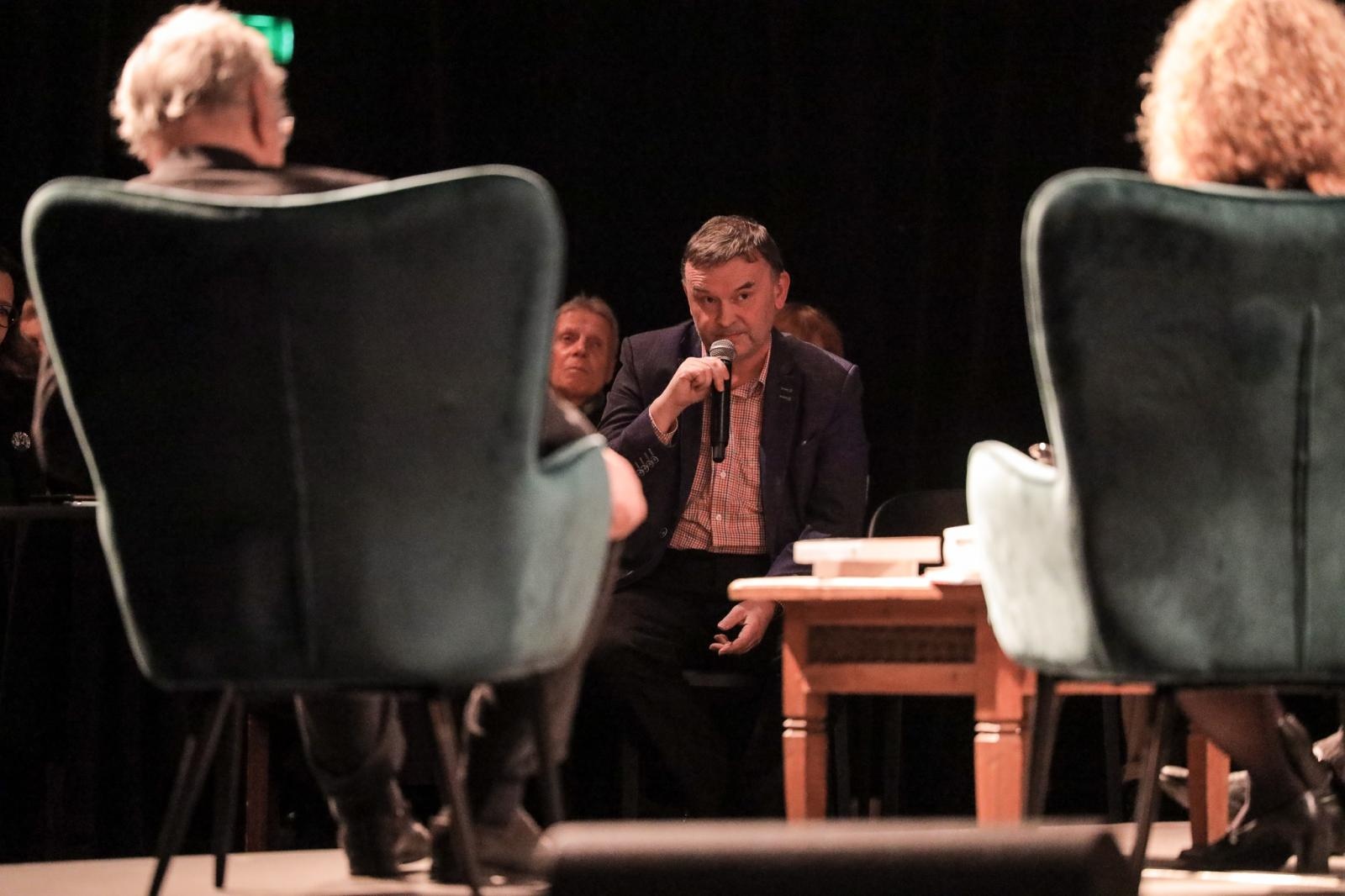 Zdjęcie w galerii na portalu naszraciborz.pl: Zanussi po raz kolejny w Raciborzu. Wokół książki Barbary Gruszki-Zych Moi ważni wiadomości z regionu