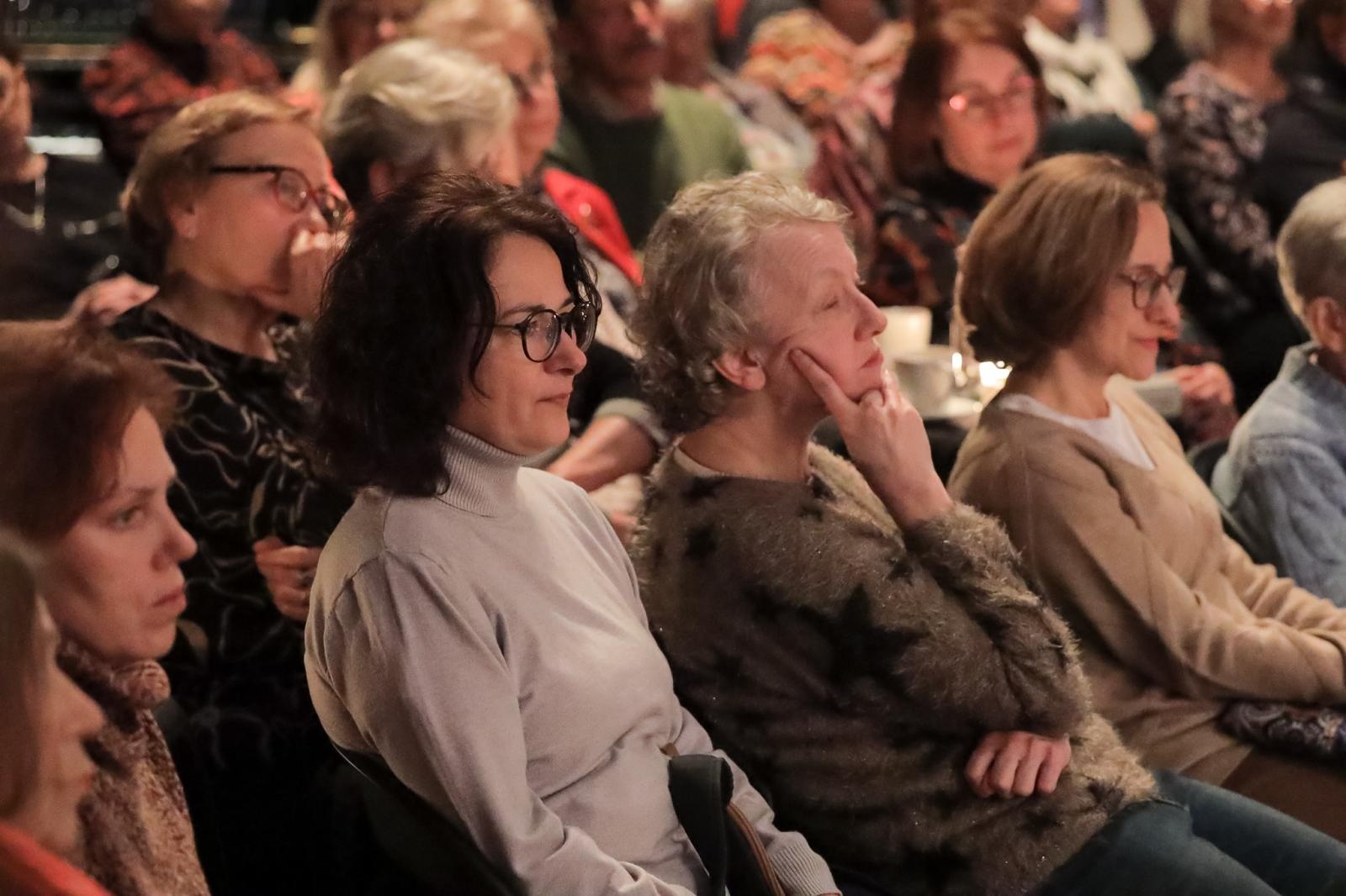 Zdjęcie w galerii na portalu naszraciborz.pl: Zanussi po raz kolejny w Raciborzu. Wokół książki Barbary Gruszki-Zych Moi ważni wiadomości z regionu