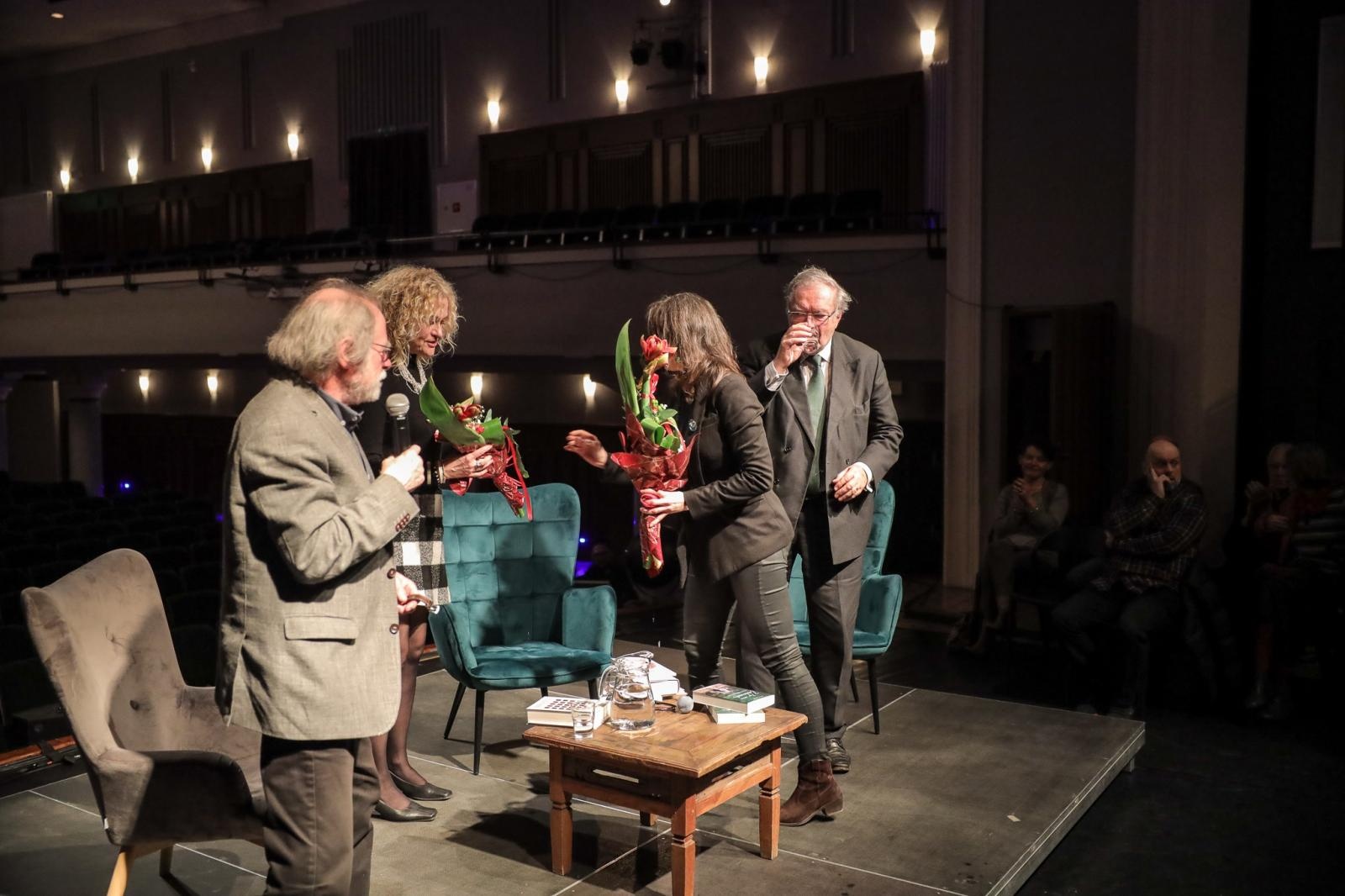 Zdjęcie w galerii na portalu naszraciborz.pl: Zanussi po raz kolejny w Raciborzu. Wokół książki Barbary Gruszki-Zych Moi ważni wiadomości z regionu