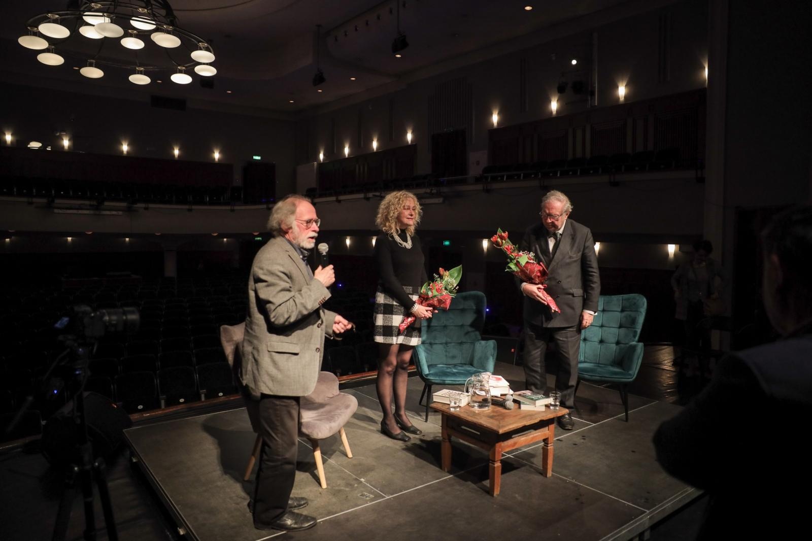 Zdjęcie w galerii na portalu naszraciborz.pl: Zanussi po raz kolejny w Raciborzu. Wokół książki Barbary Gruszki-Zych Moi ważni wiadomości z regionu