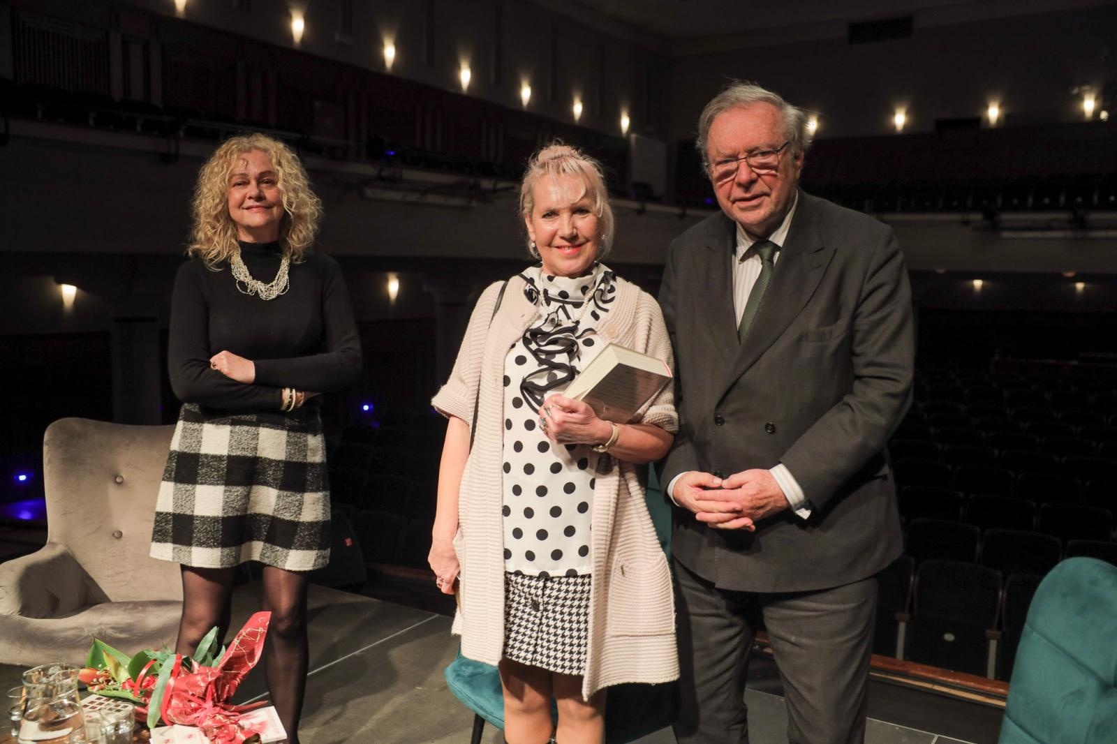 Zdjęcie w galerii na portalu naszraciborz.pl: Zanussi po raz kolejny w Raciborzu. Wokół książki Barbary Gruszki-Zych Moi ważni wiadomości z regionu