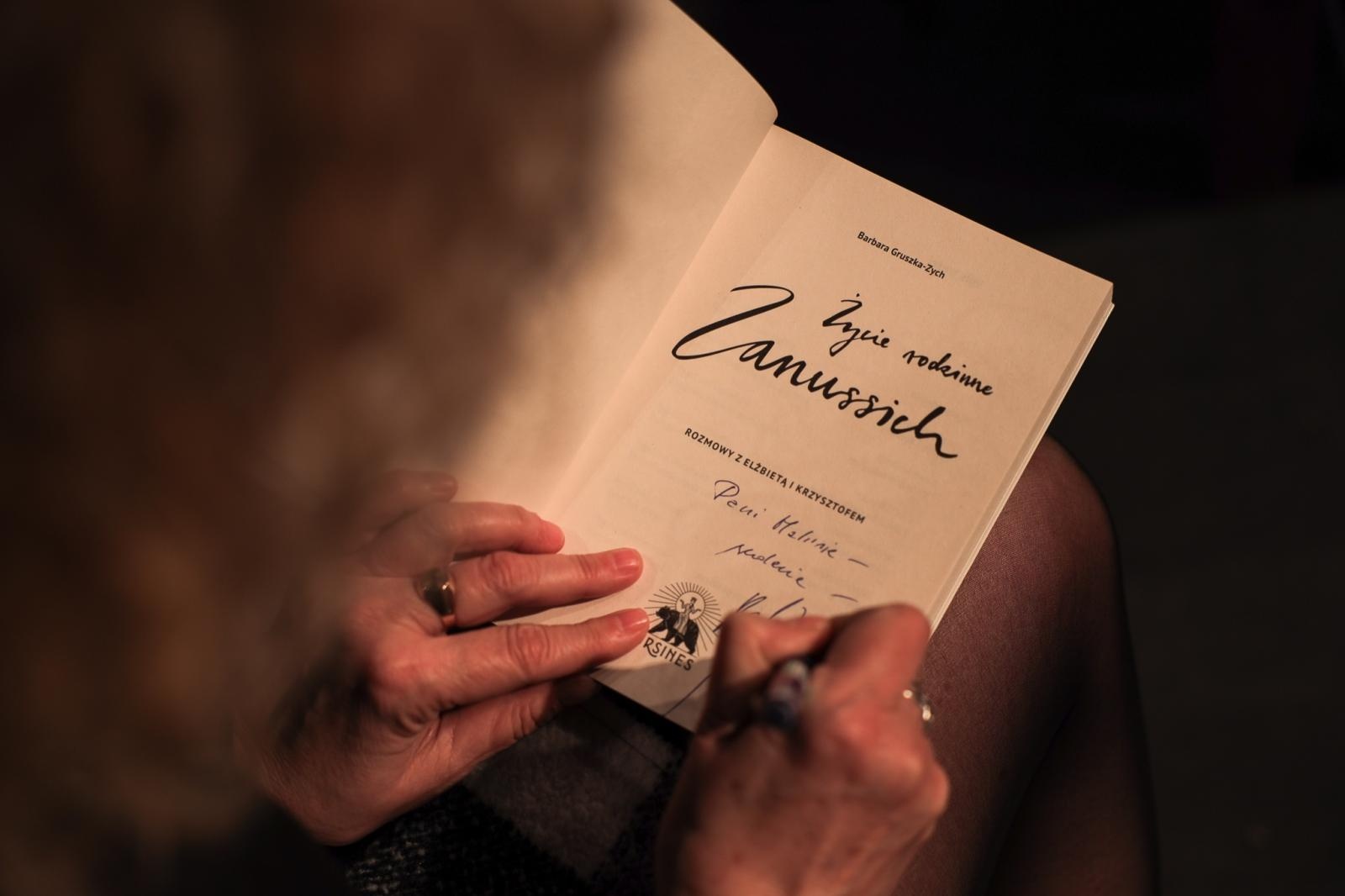 Zdjęcie w galerii na portalu naszraciborz.pl: Zanussi po raz kolejny w Raciborzu. Wokół książki Barbary Gruszki-Zych Moi ważni wiadomości z regionu