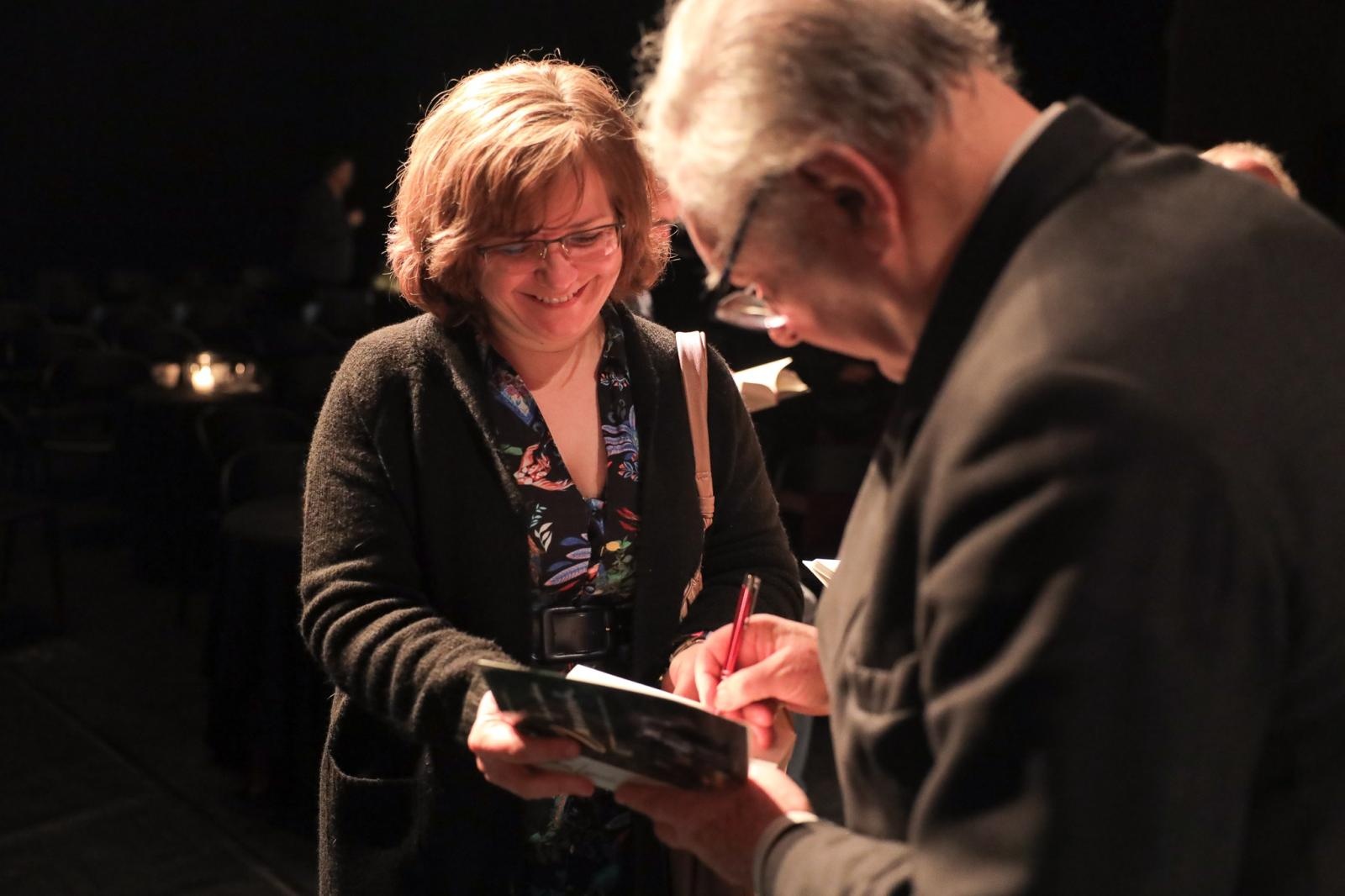 Zdjęcie w galerii na portalu naszraciborz.pl: Zanussi po raz kolejny w Raciborzu. Wokół książki Barbary Gruszki-Zych Moi ważni wiadomości z regionu