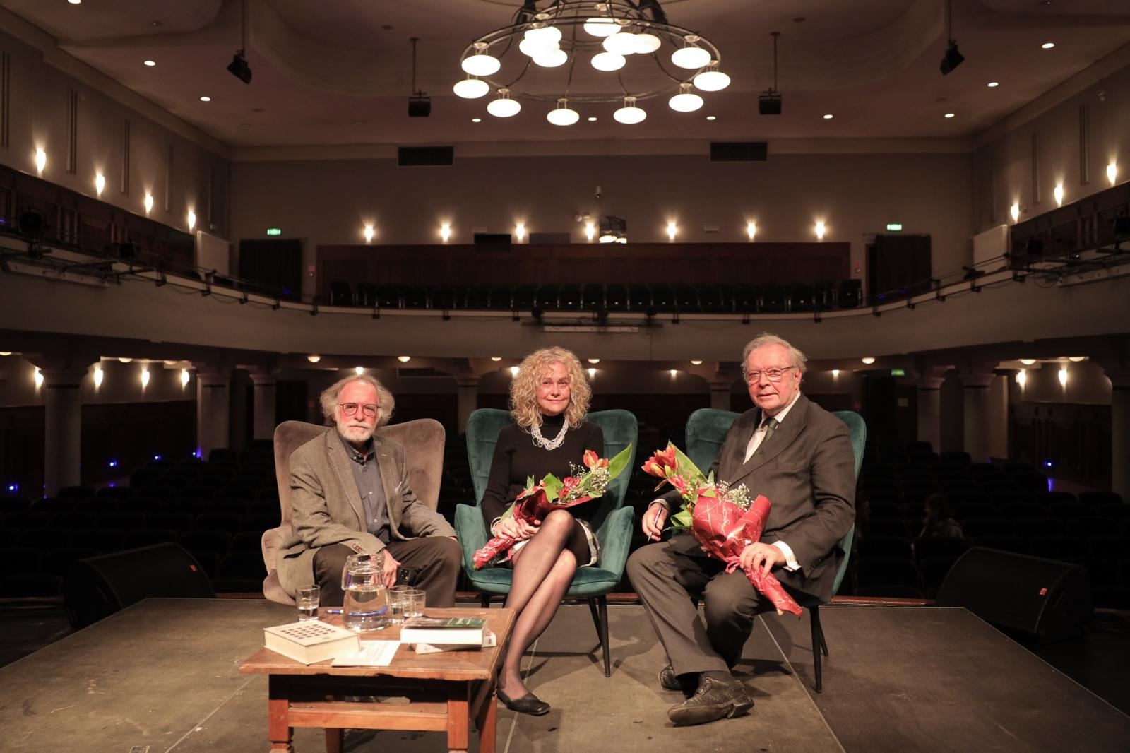 Zdjęcie w galerii na portalu naszraciborz.pl: Zanussi po raz kolejny w Raciborzu. Wokół książki Barbary Gruszki-Zych Moi ważni wiadomości z regionu