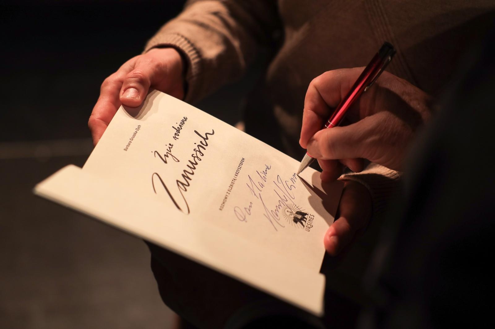 Zdjęcie w galerii na portalu naszraciborz.pl: Zanussi po raz kolejny w Raciborzu. Wokół książki Barbary Gruszki-Zych Moi ważni wiadomości z regionu