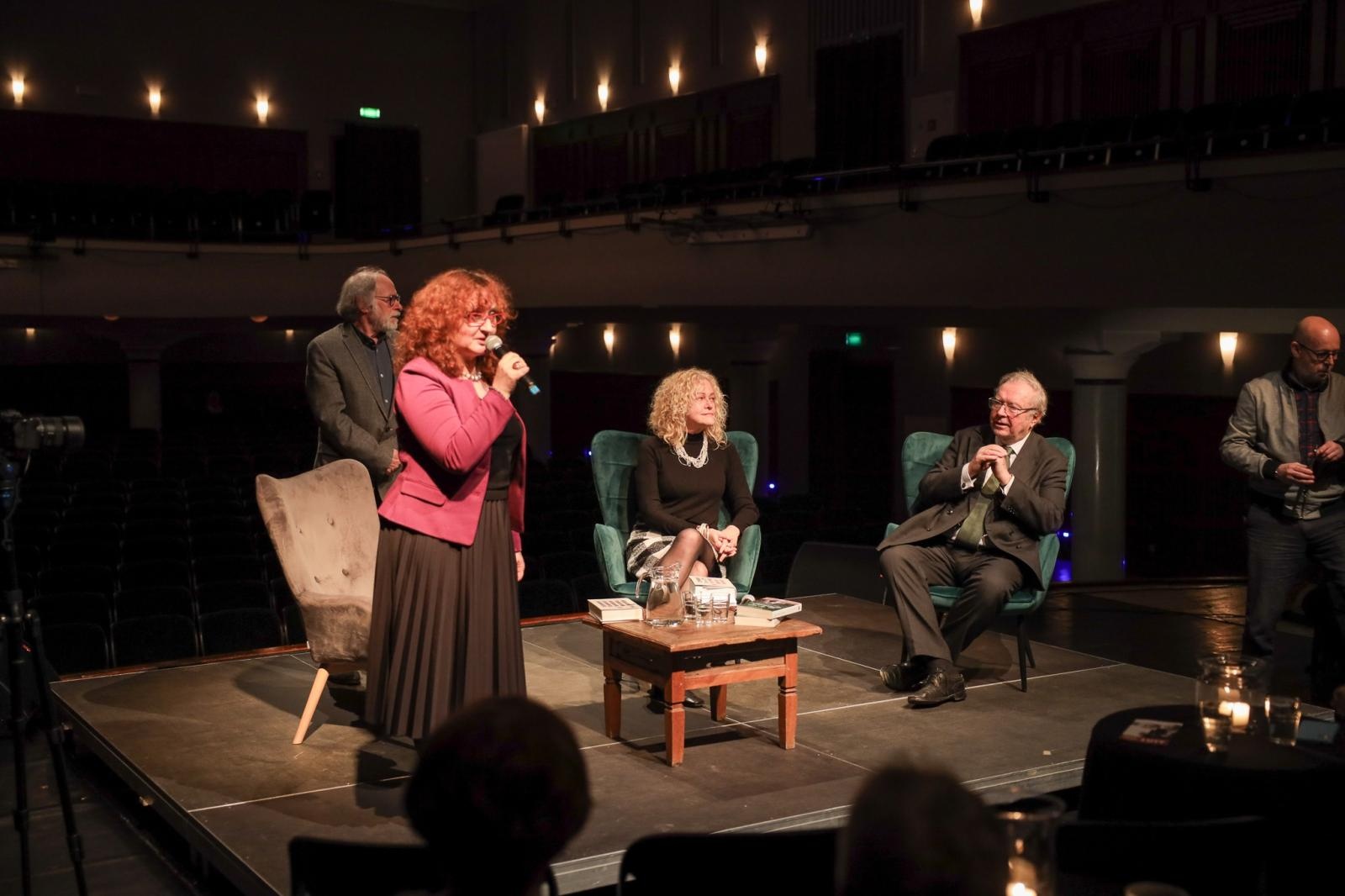 Zdjęcie w galerii na portalu naszraciborz.pl: Zanussi po raz kolejny w Raciborzu. Wokół książki Barbary Gruszki-Zych Moi ważni wiadomości z regionu