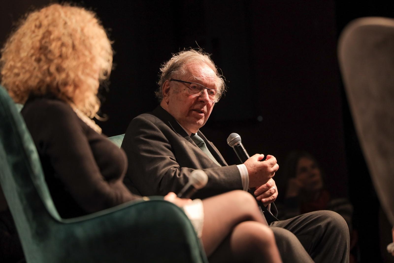 Zdjęcie w galerii na portalu naszraciborz.pl: Zanussi po raz kolejny w Raciborzu. Wokół książki Barbary Gruszki-Zych Moi ważni wiadomości z regionu