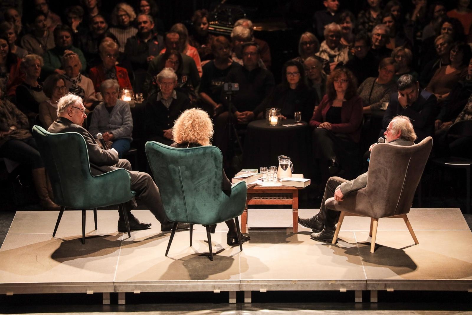 Zdjęcie w galerii na portalu naszraciborz.pl: Zanussi po raz kolejny w Raciborzu. Wokół książki Barbary Gruszki-Zych Moi ważni wiadomości z regionu