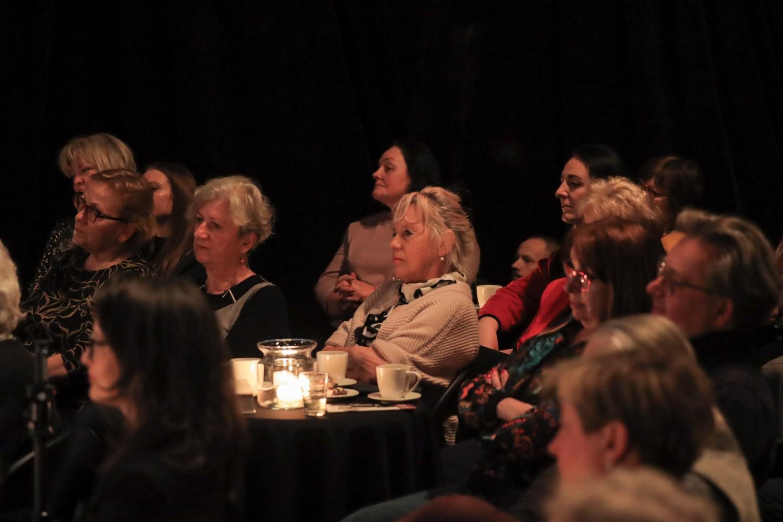 Zdjęcie w galerii na portalu naszraciborz.pl: Zanussi po raz kolejny w Raciborzu. Wokół książki Barbary Gruszki-Zych Moi ważni wiadomości z regionu