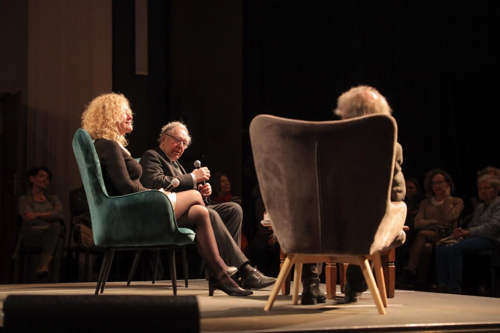 Zdjęcie w galerii na portalu naszraciborz.pl: Zanussi po raz kolejny w Raciborzu. Wokół książki Barbary Gruszki-Zych Moi ważni wiadomości z regionu