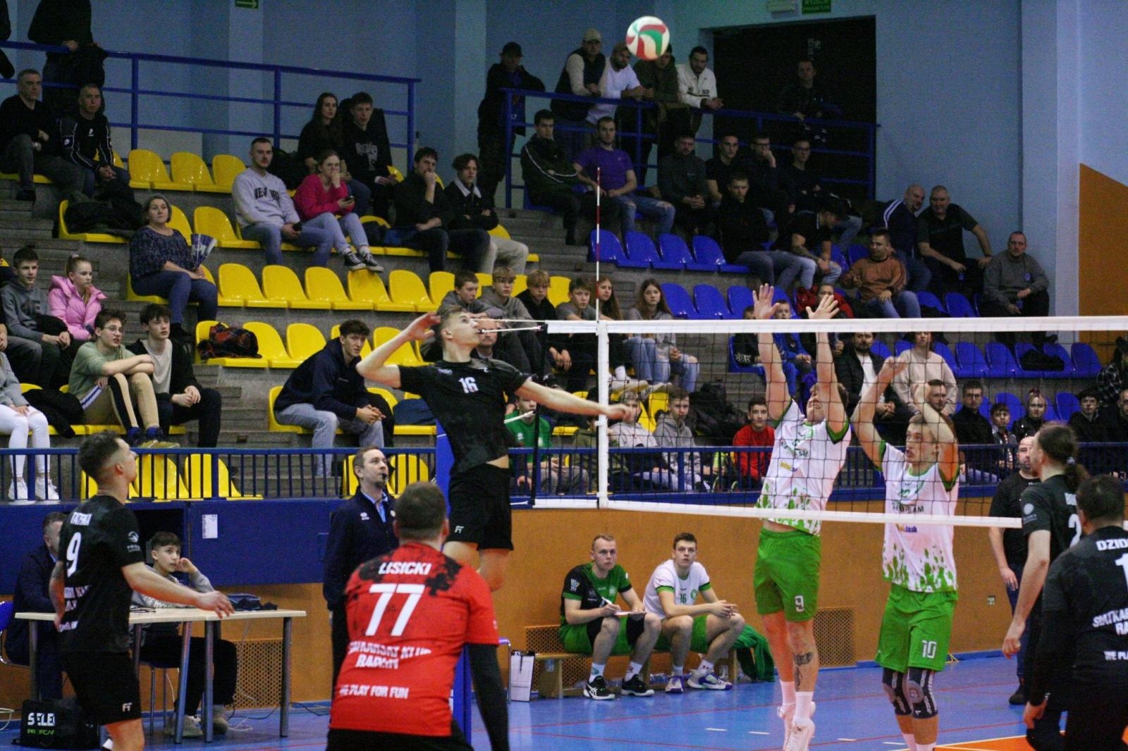 Zdjęcie w galerii na portalu naszraciborz.pl: Radliński mur za twardy dla siatkarzy z Raciborza wiadomości z regionu